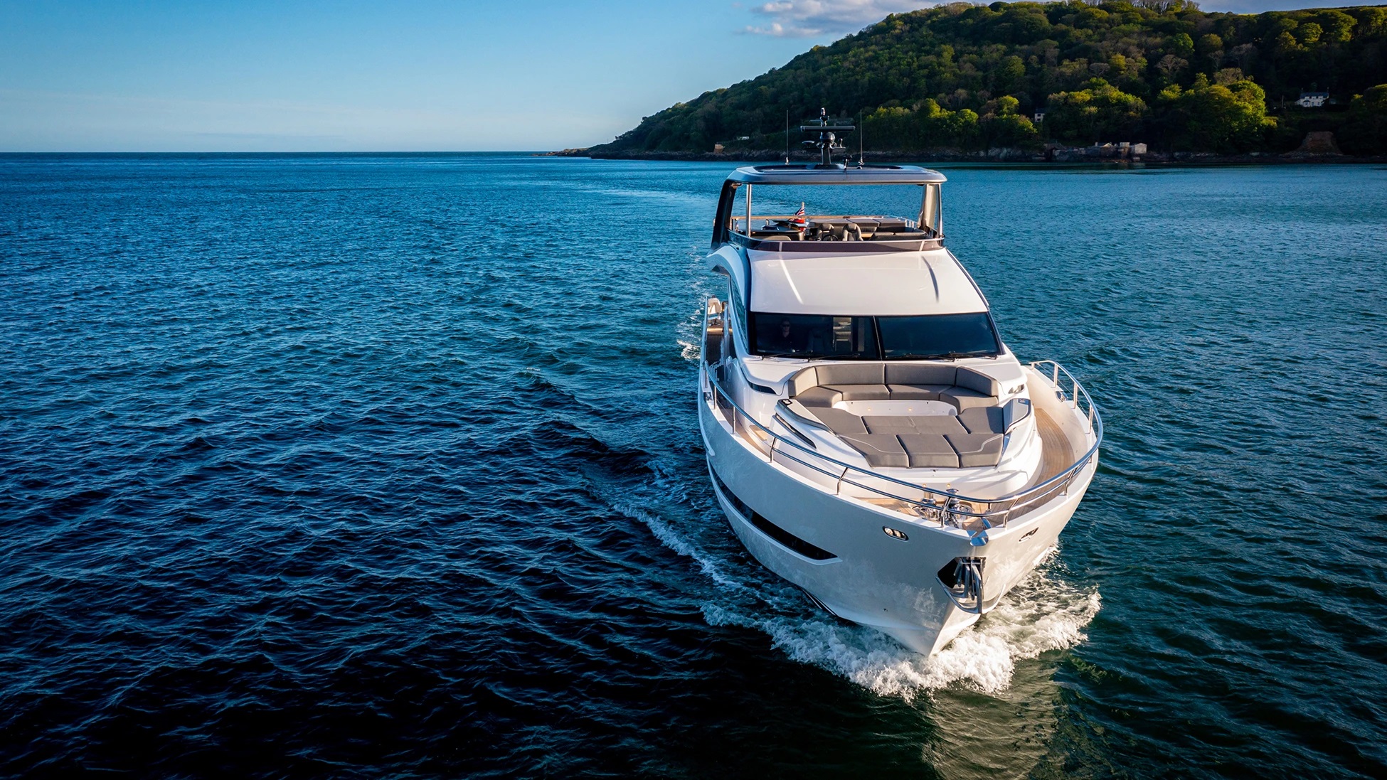 202 Foredeck lounge.jpg
