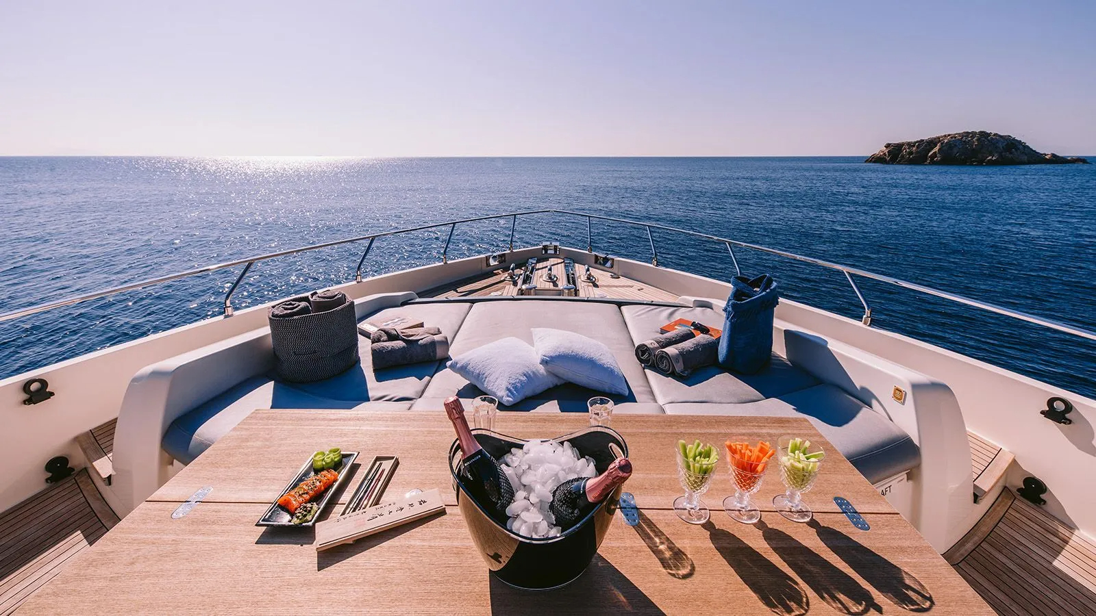 202 Foredeck view forward.jpg