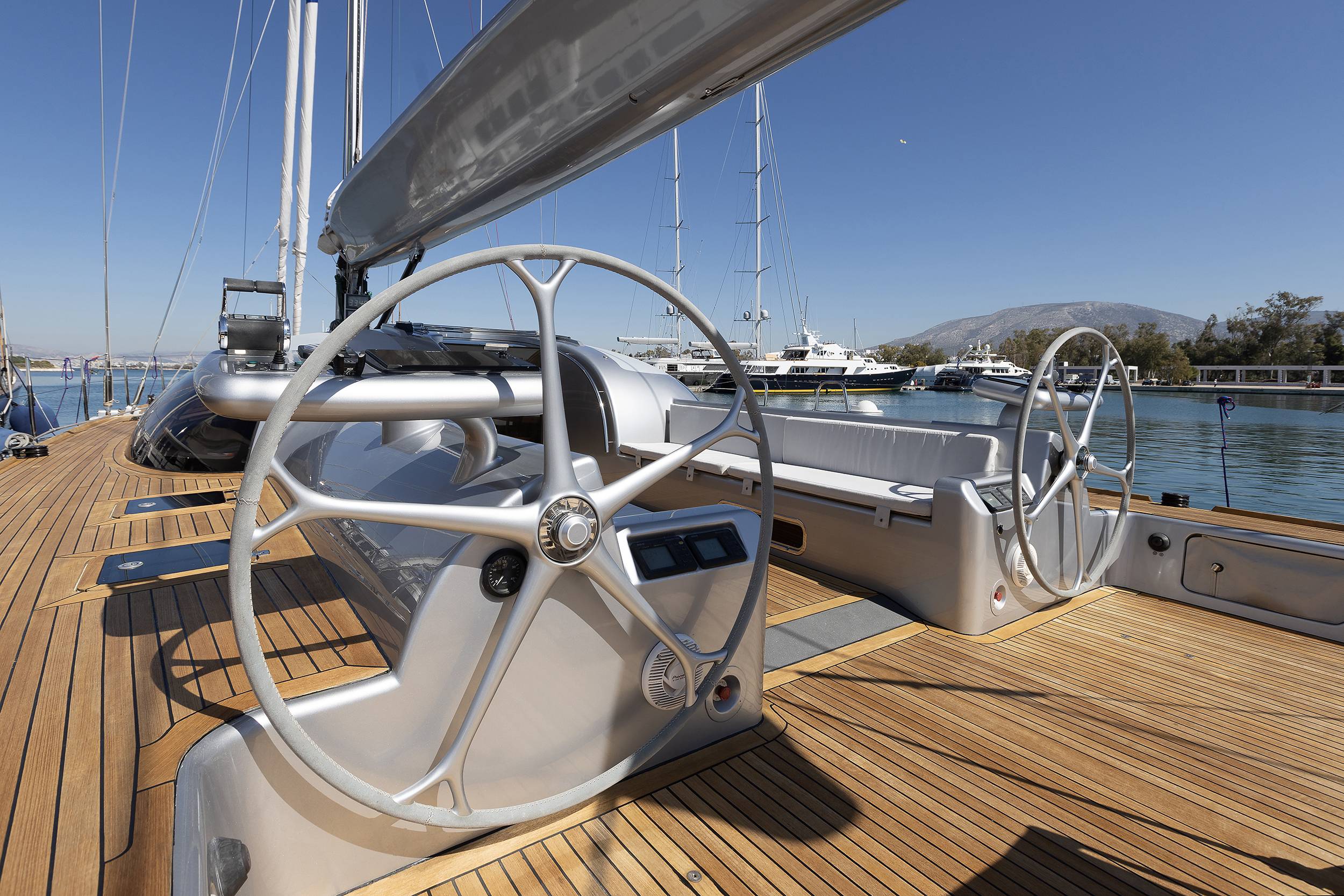 202 Helm controls.jpg