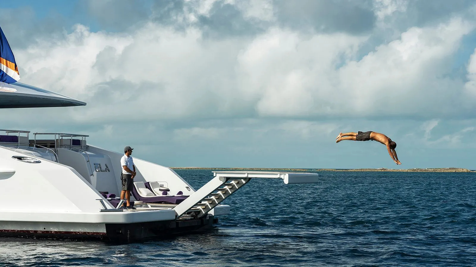 202 Hydraulic swim platform in diving mode.jpg