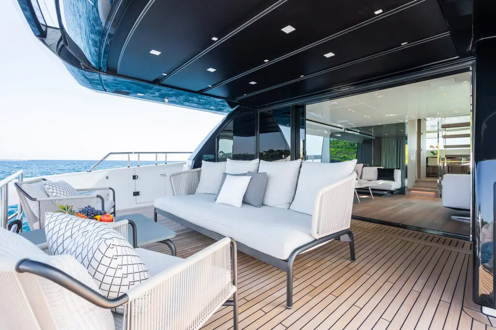 202 Main deck aft.png