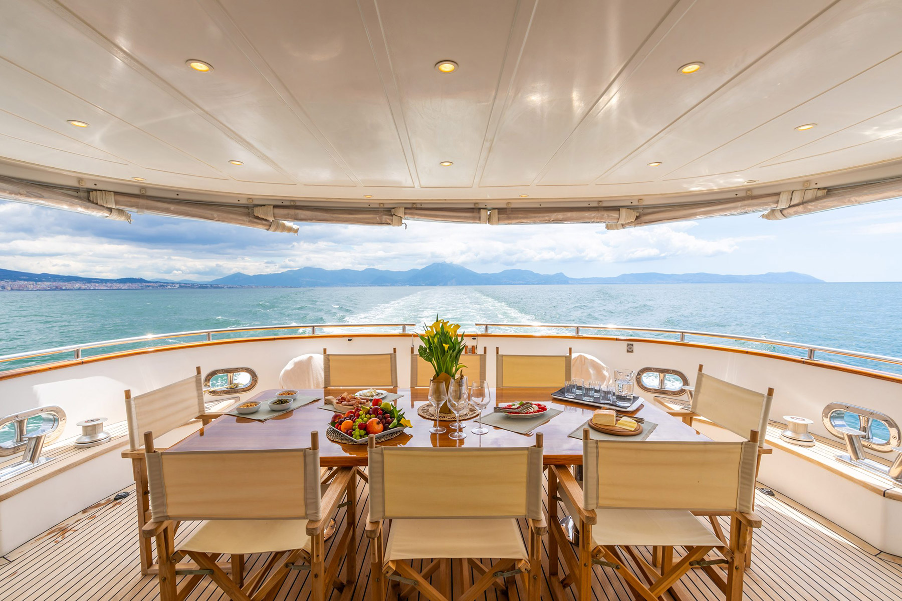 202 Main deck dining.jpg