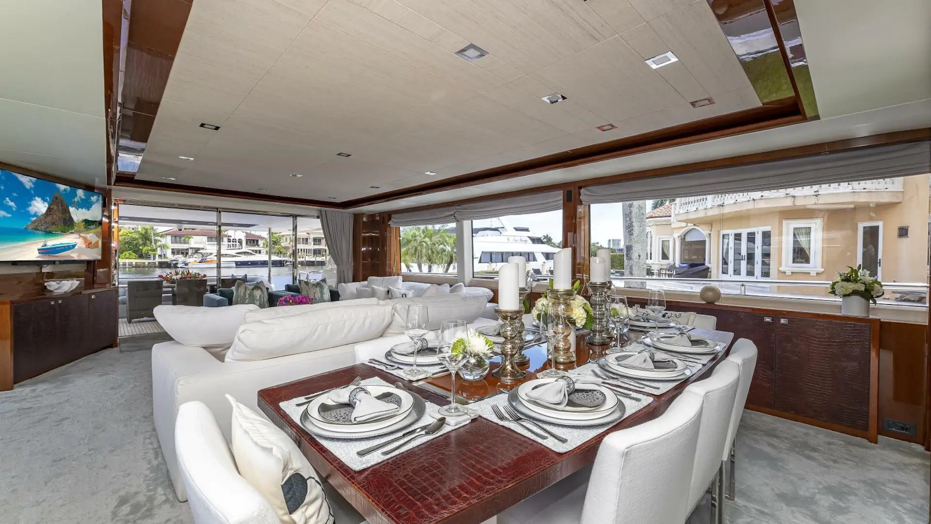 202 Main salon view aft.jpg