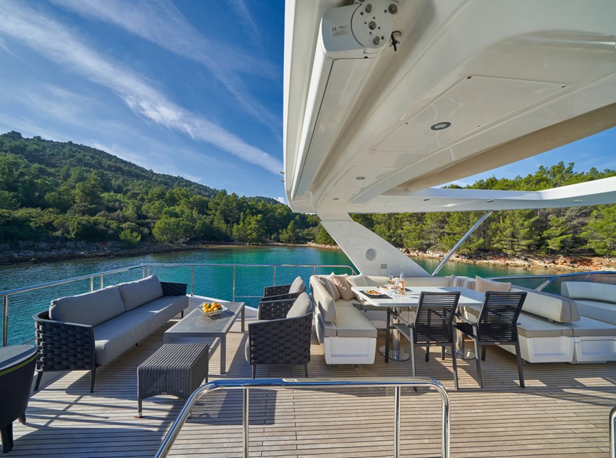 202 Sociable sun deck.jpg