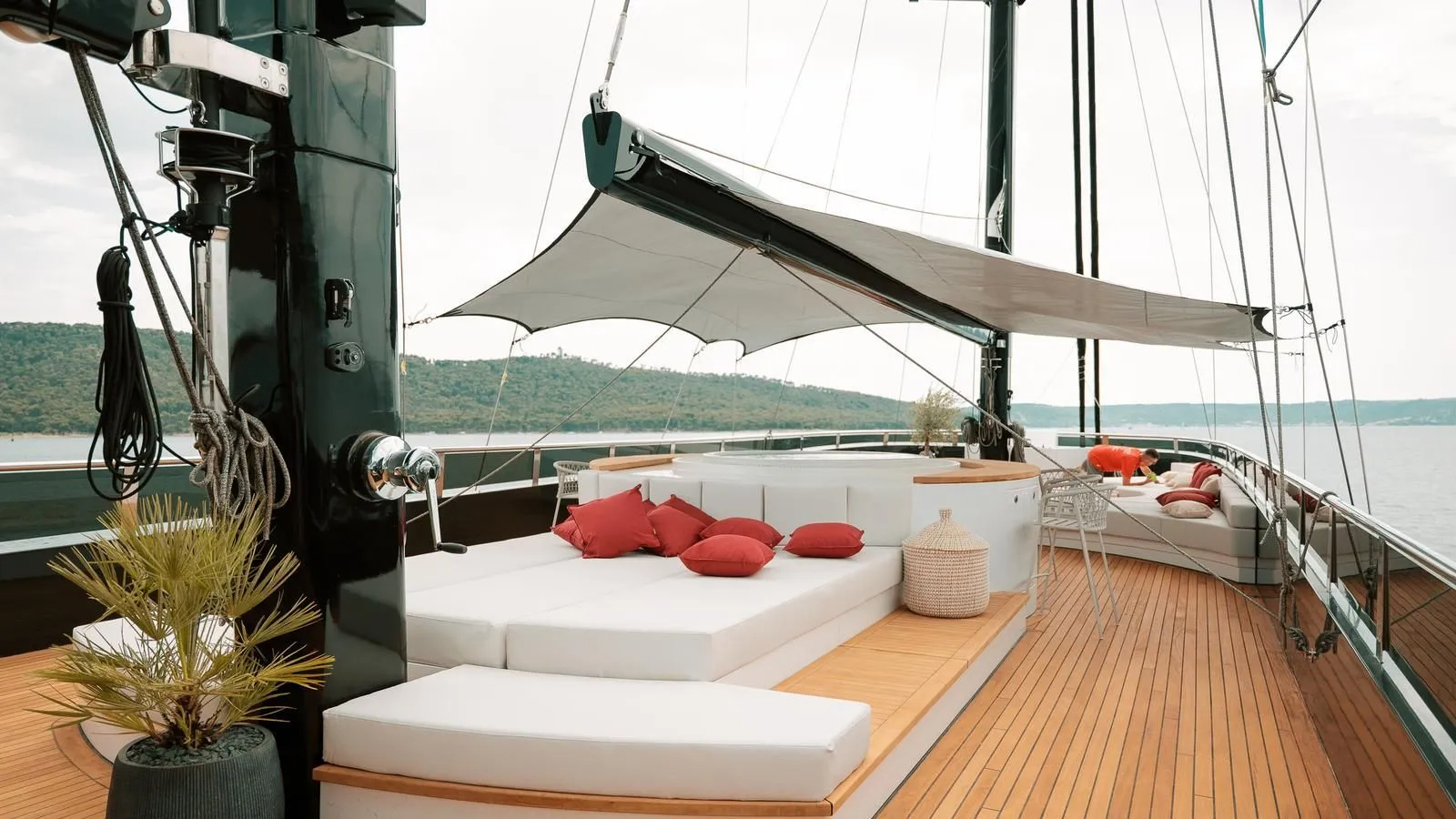 202 Sun bed on Sun deck.jpg