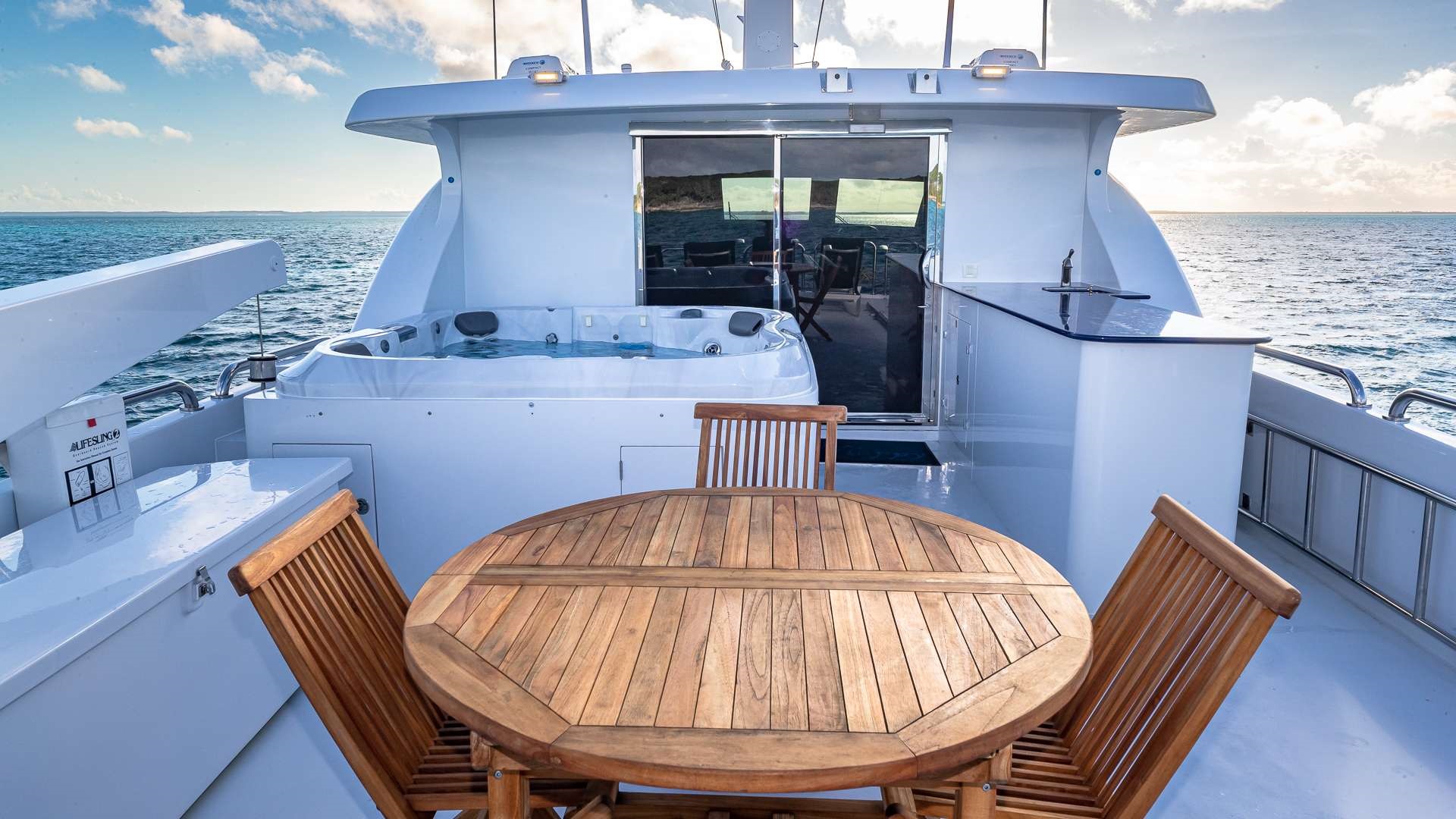 202 Sun deck jacuzzi.jpg