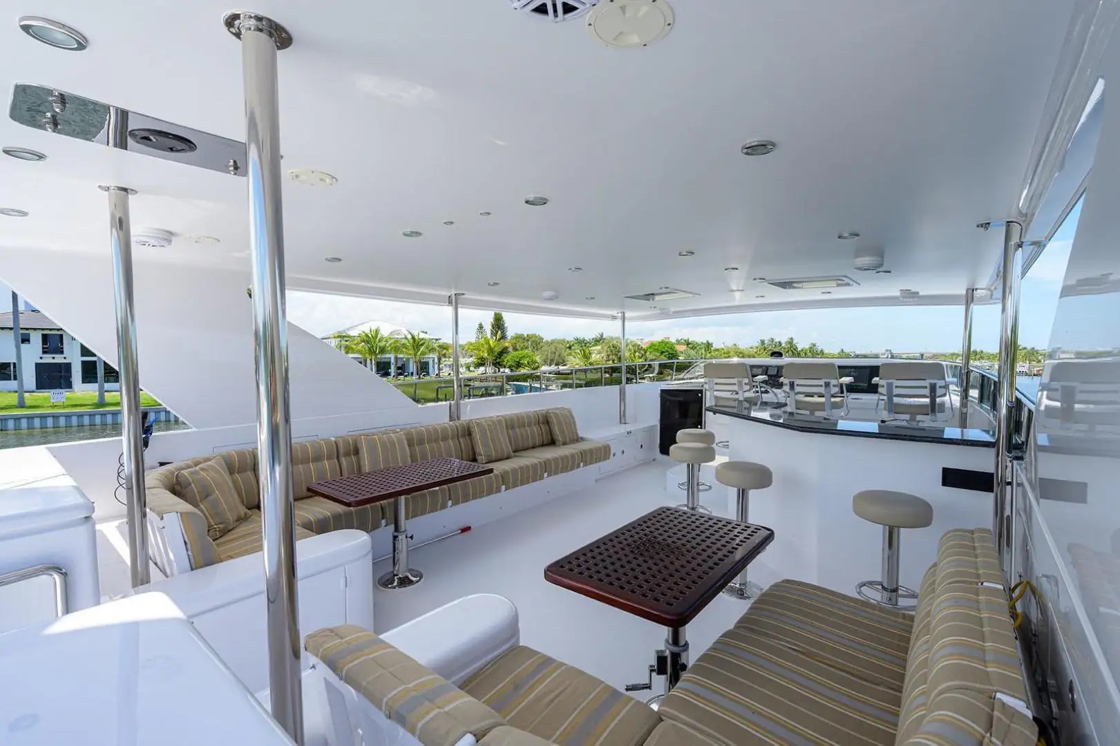 202 Sun deck lounge, dining and bar.jpg