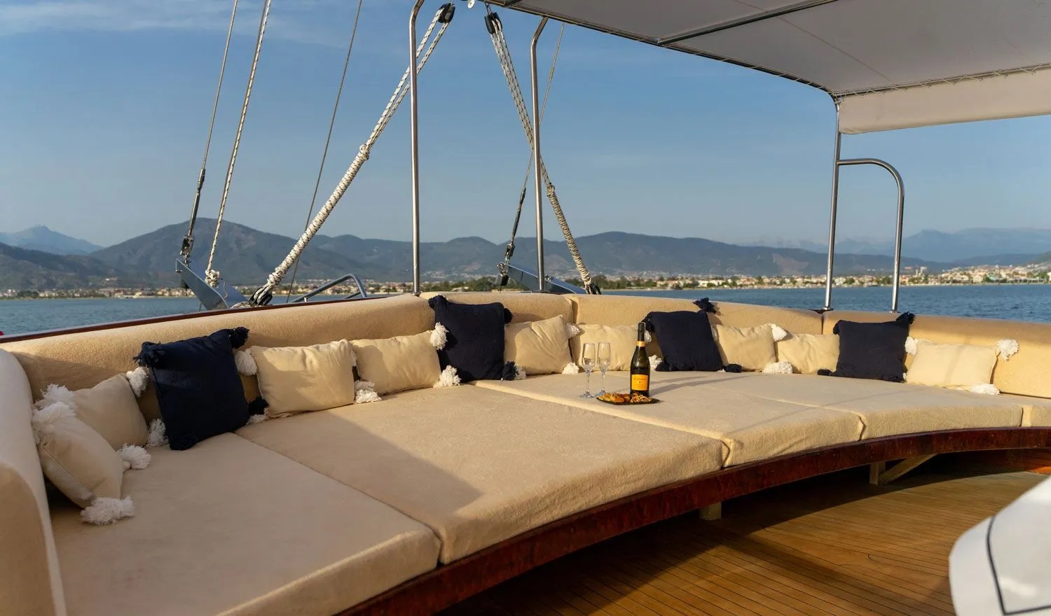 203 Aft sofa.jpg