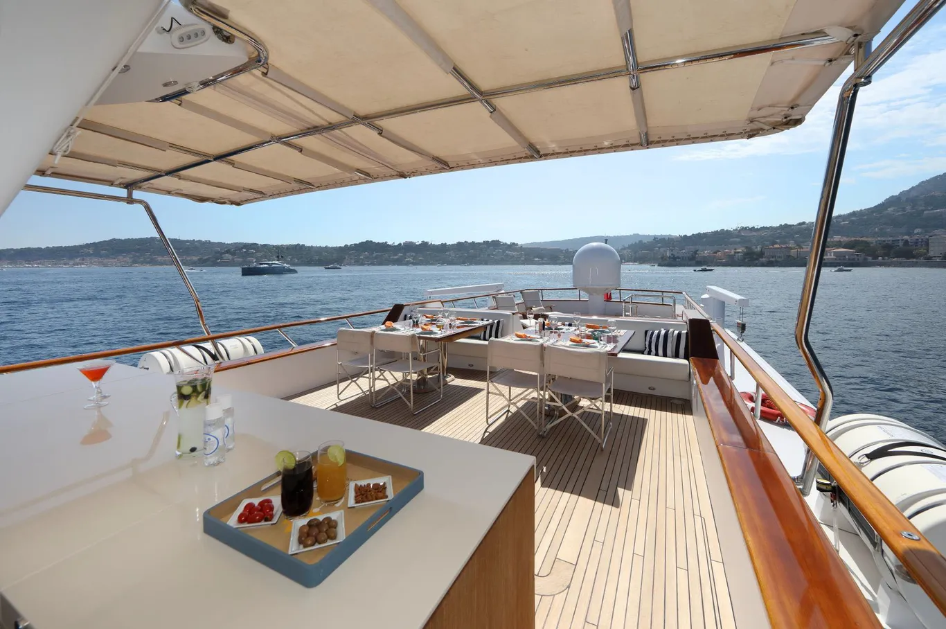 203 Dining on Sun deck.png