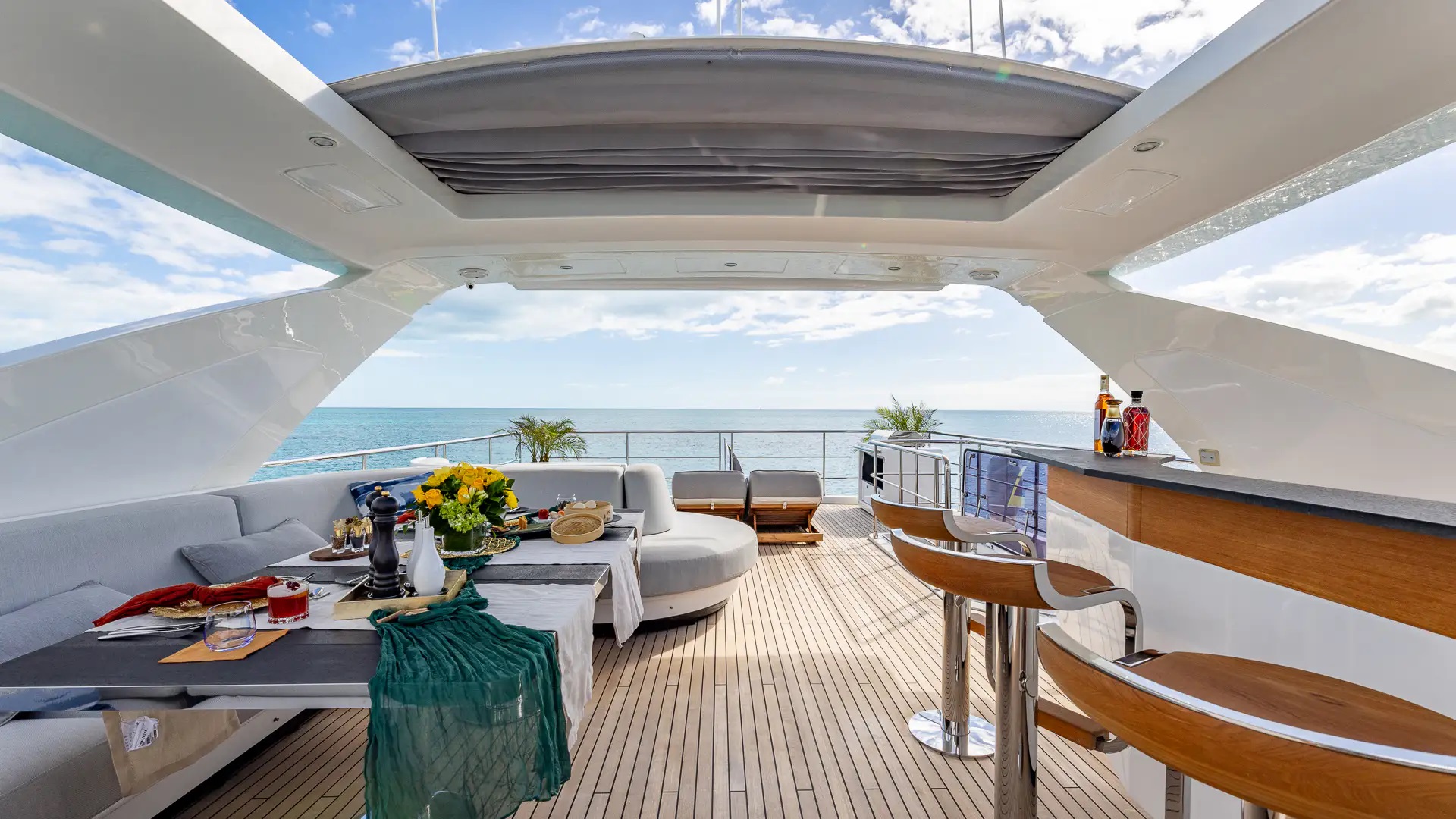 203 Flybridge  dining and bar.jpg