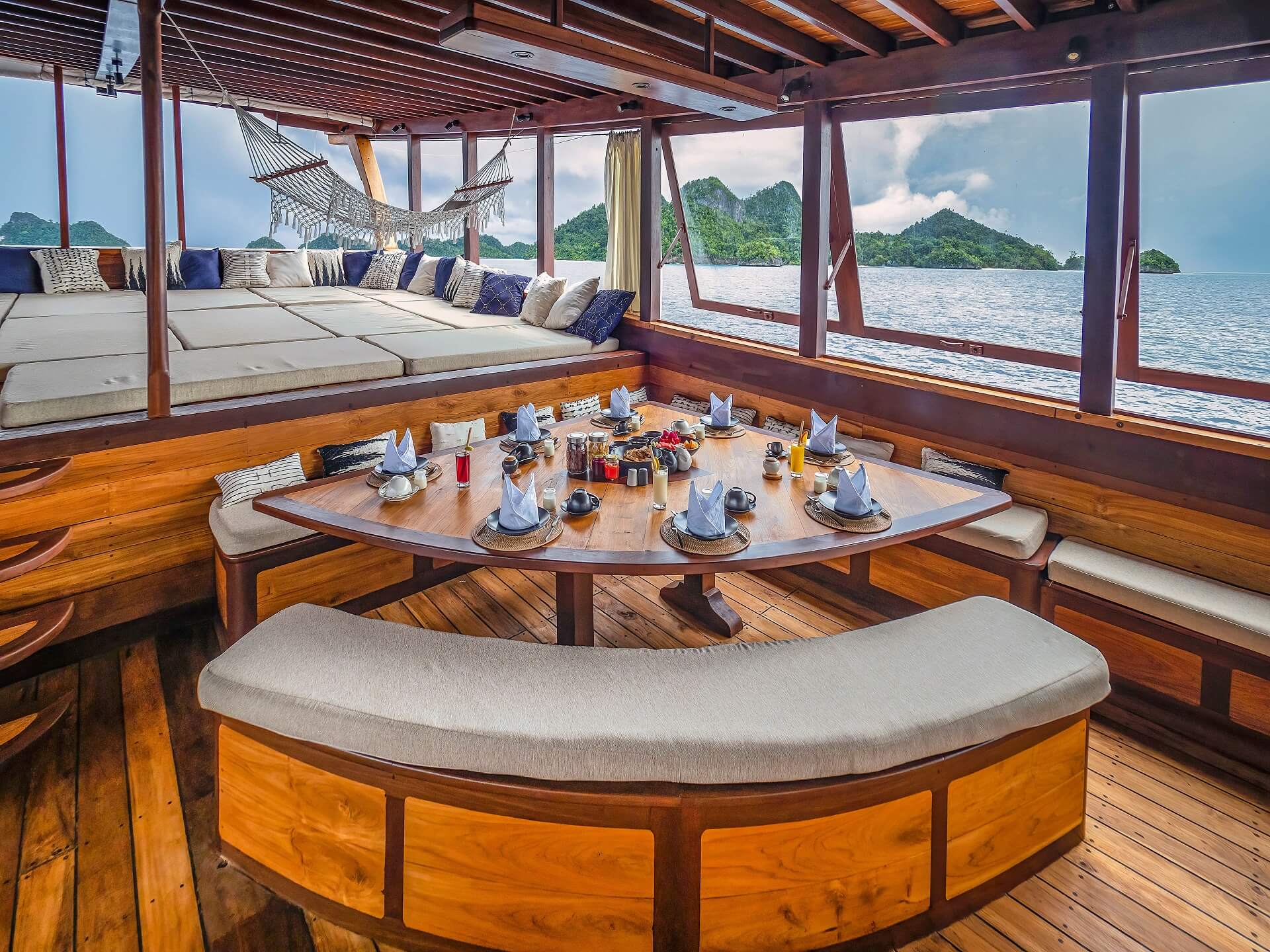 203 Main deck breakfast table.jpg