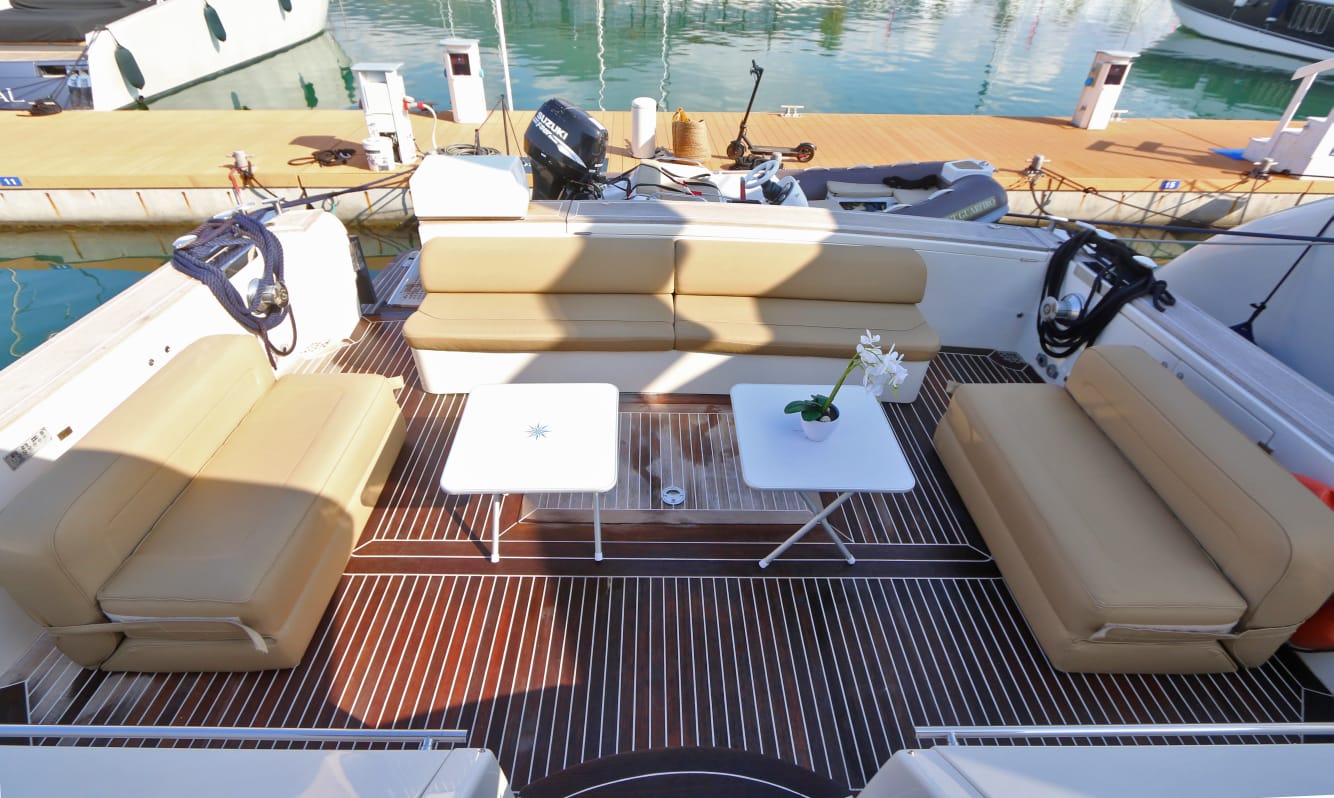 203 Main deck seating.jpg