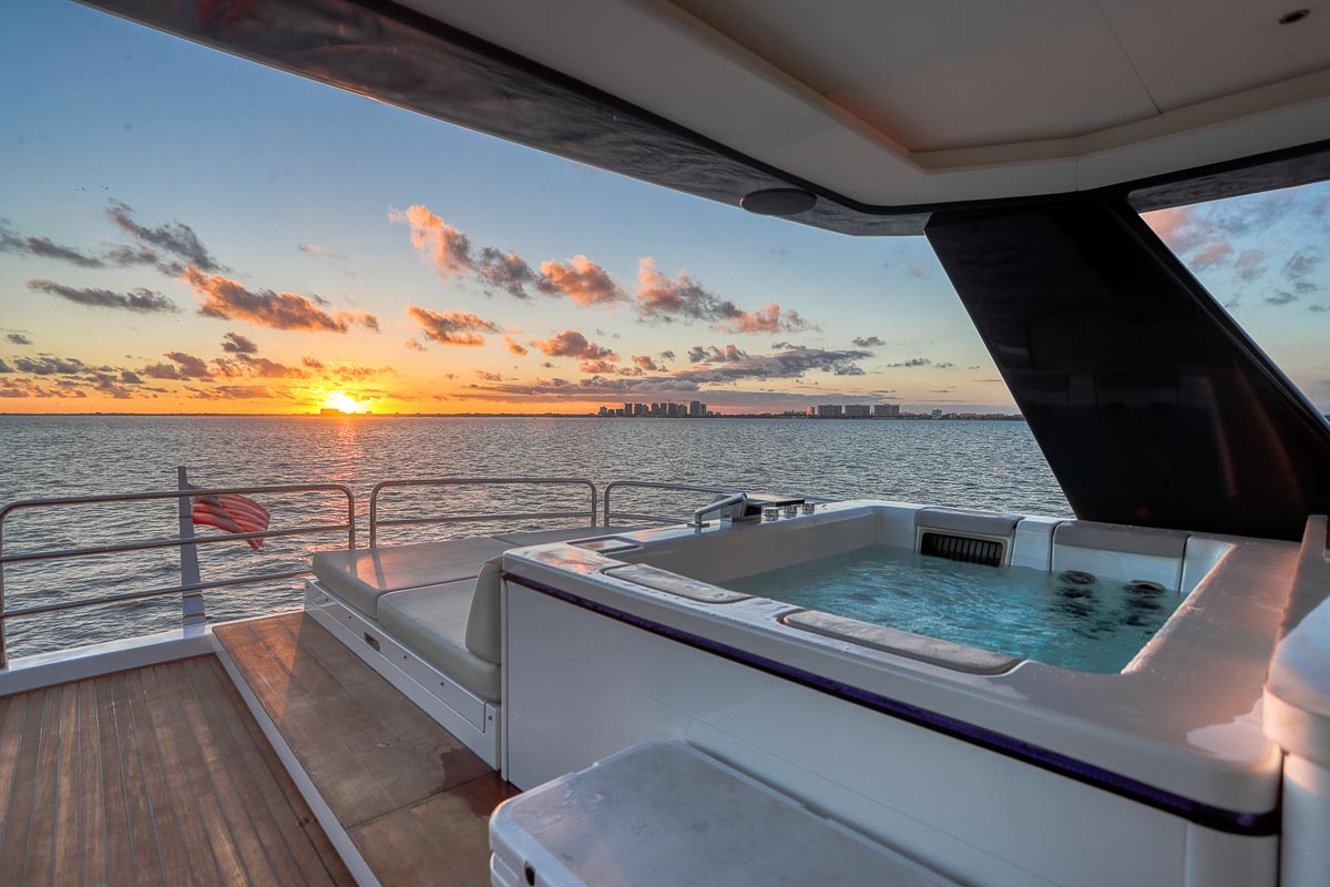 203 sun deck jacuzzi.jpg