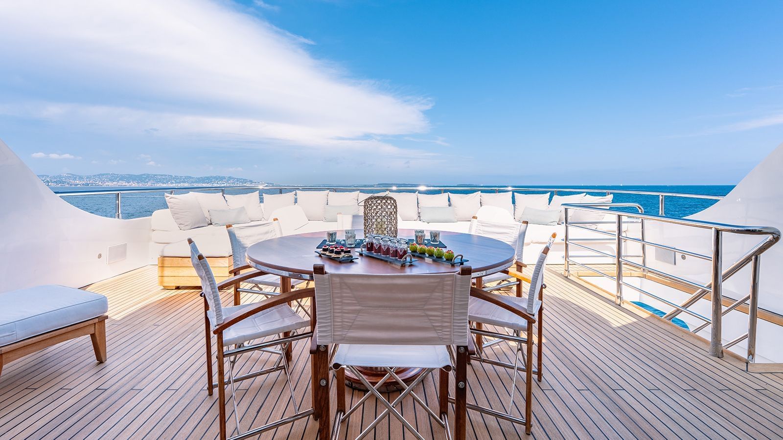 204 Dining on Sun deck.jpg