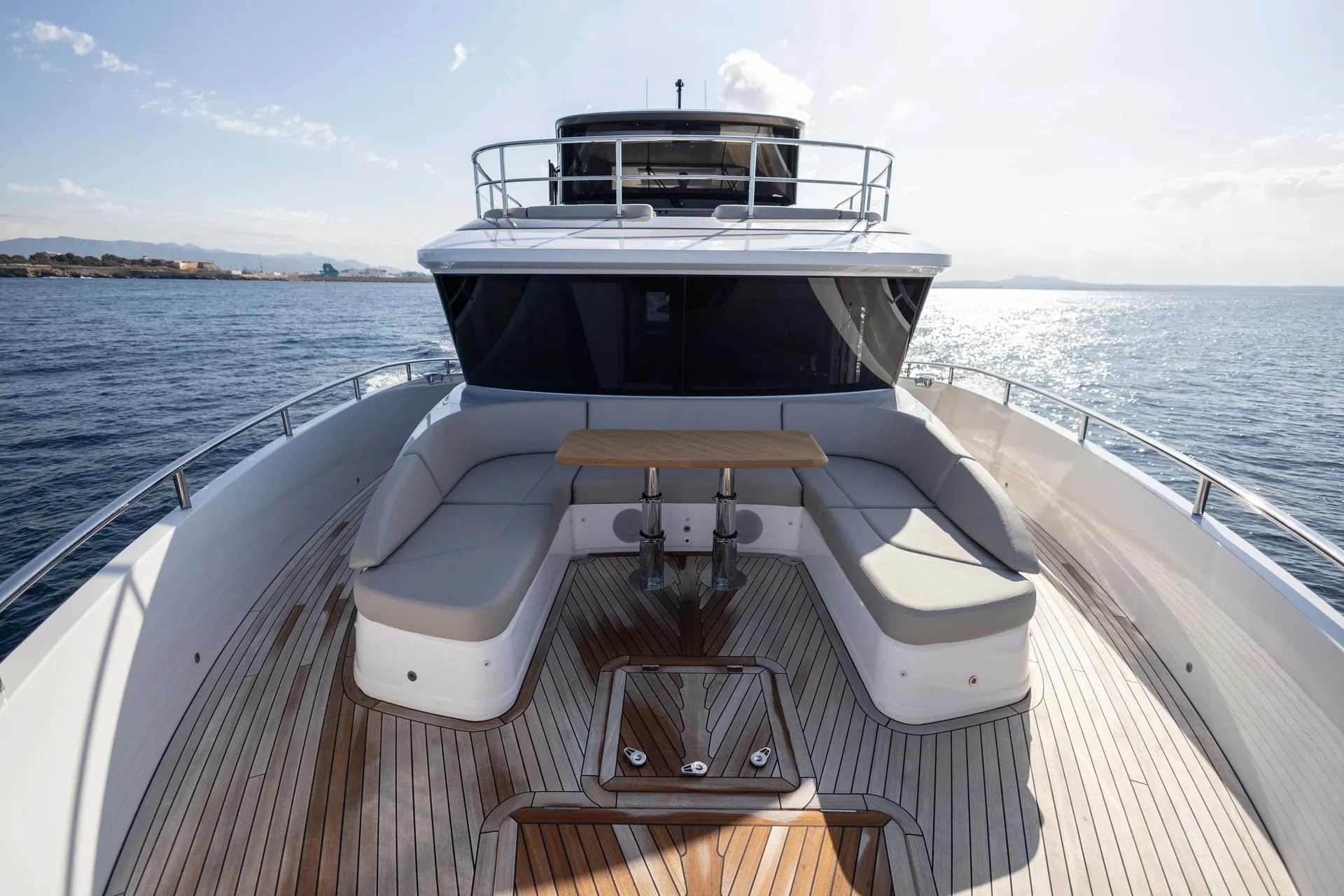 204 Foredeck seating.jpg