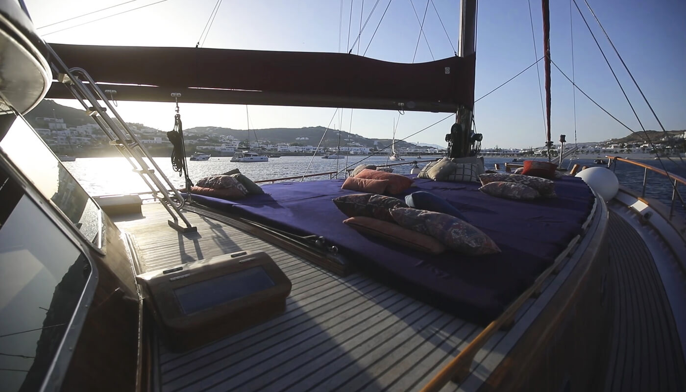 204 Foredeck sunpads.jpg