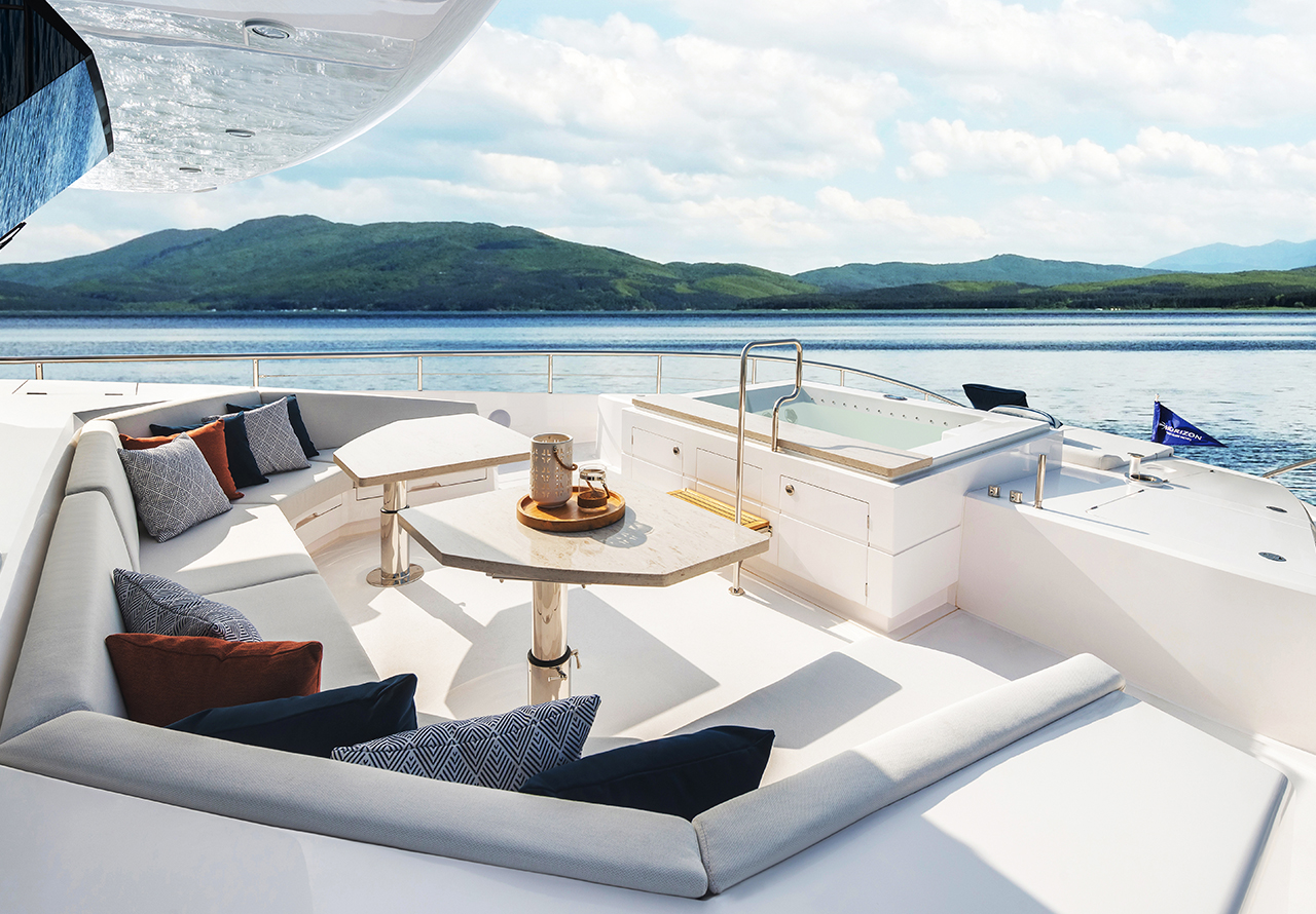 204 Foredeck with jacuzzi - day.jpg