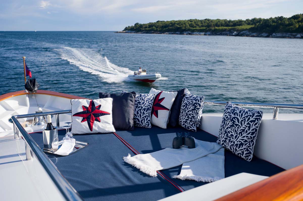 204 Foredeck with tender approaching.jpg