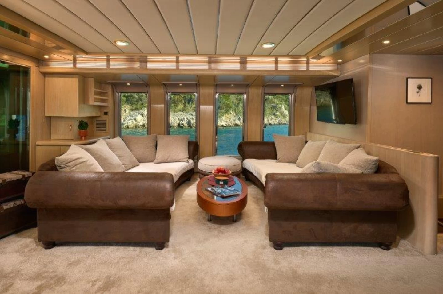 204 Main salon lounge.png