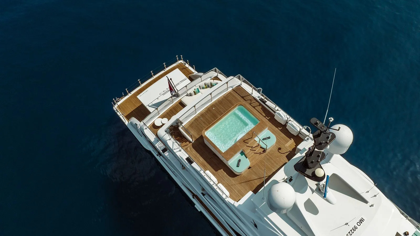 204 Stern aerial view.jpg