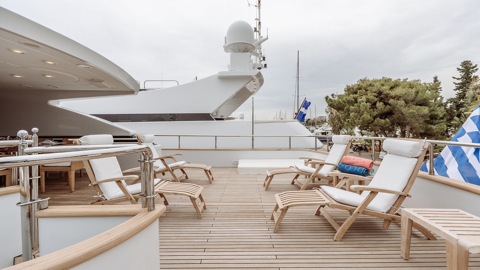 204 Sun chairs on Upper deck.jpg