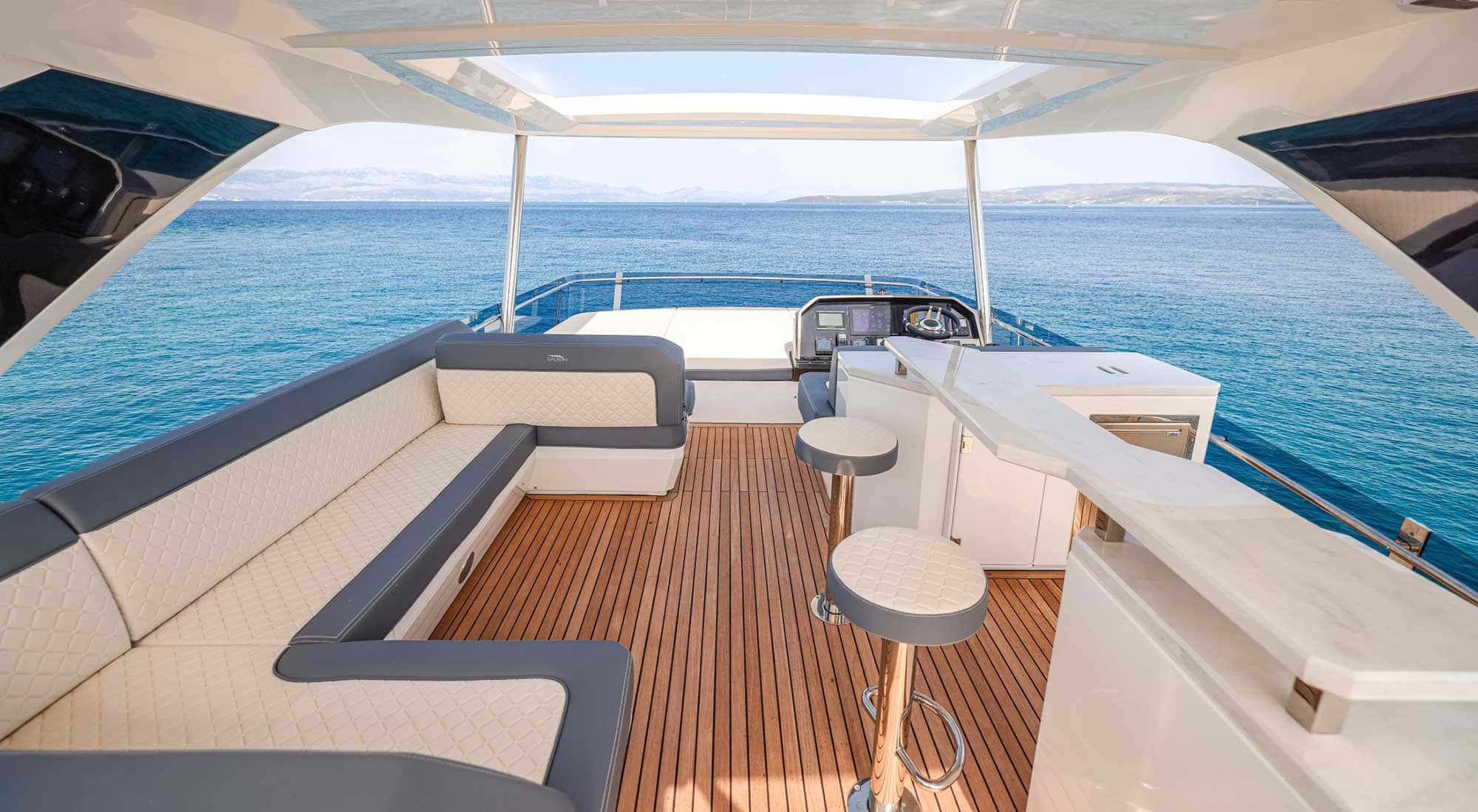 204 Sun deck under the roof.jpg