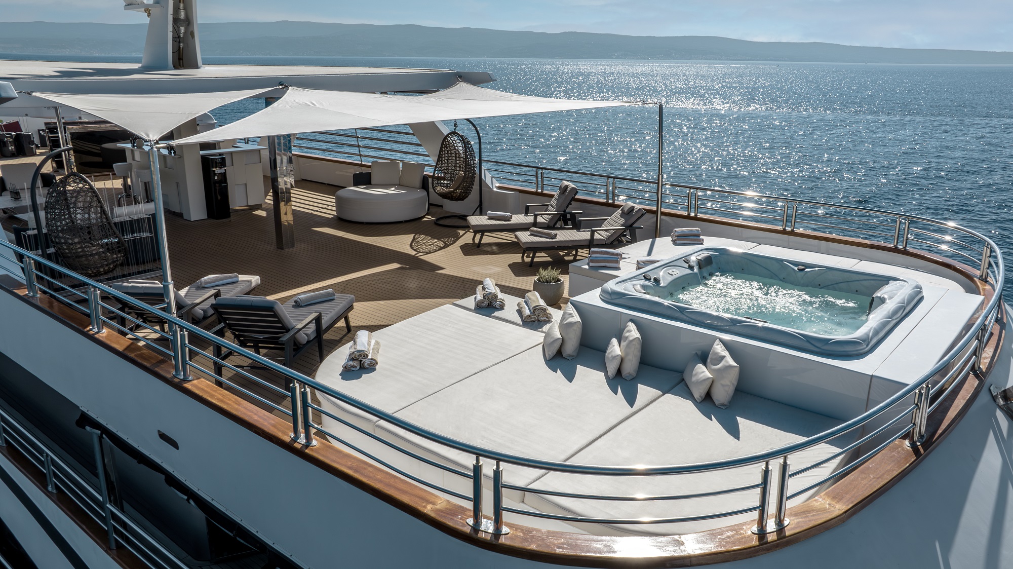 204 Sun deck with jacuzzi.jpg
