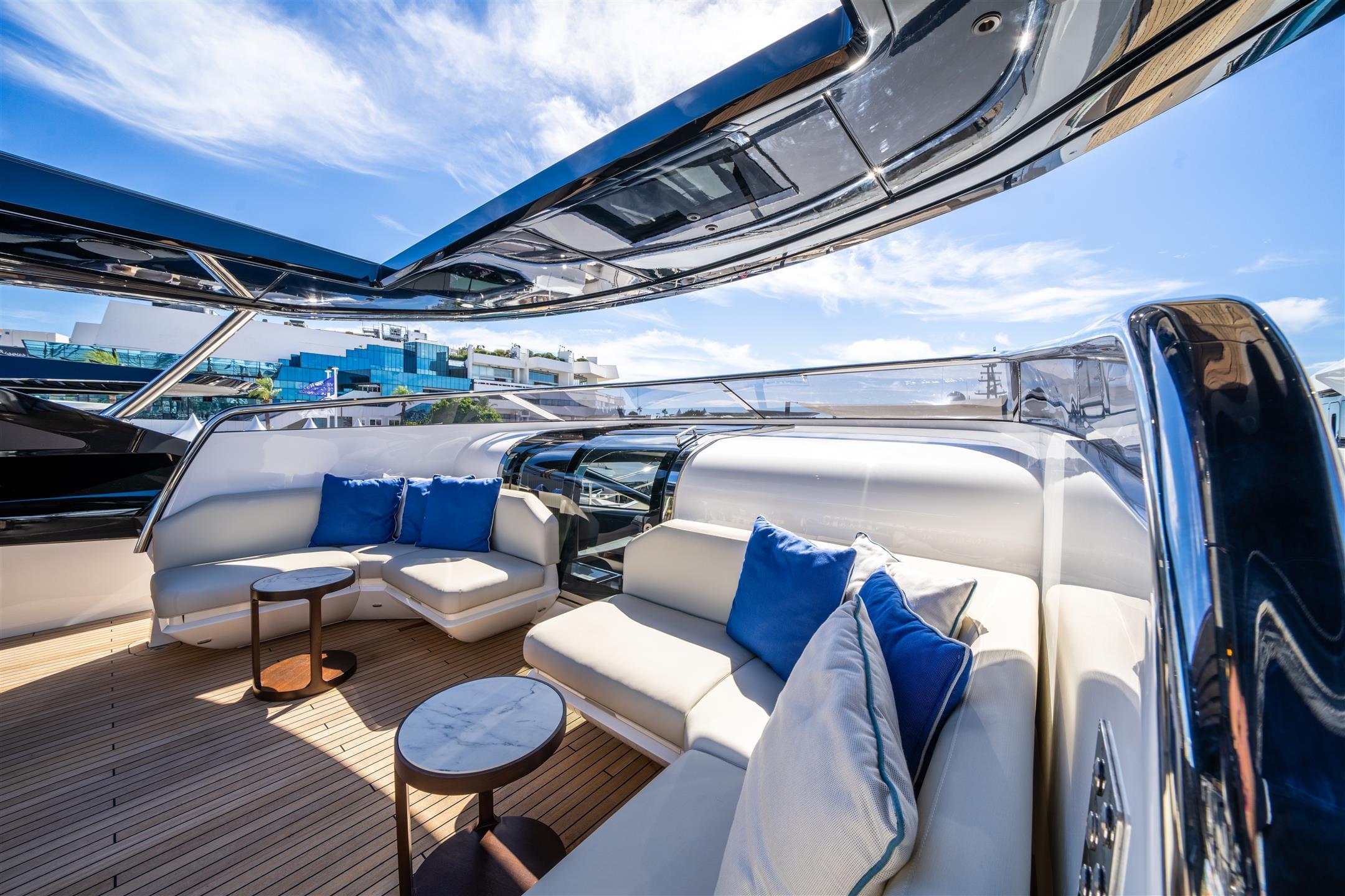 204 Sun deck with open roof.jpg