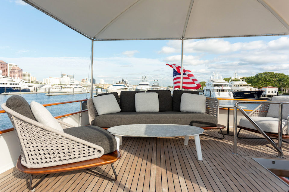 204 Upper deck lounge.jpg