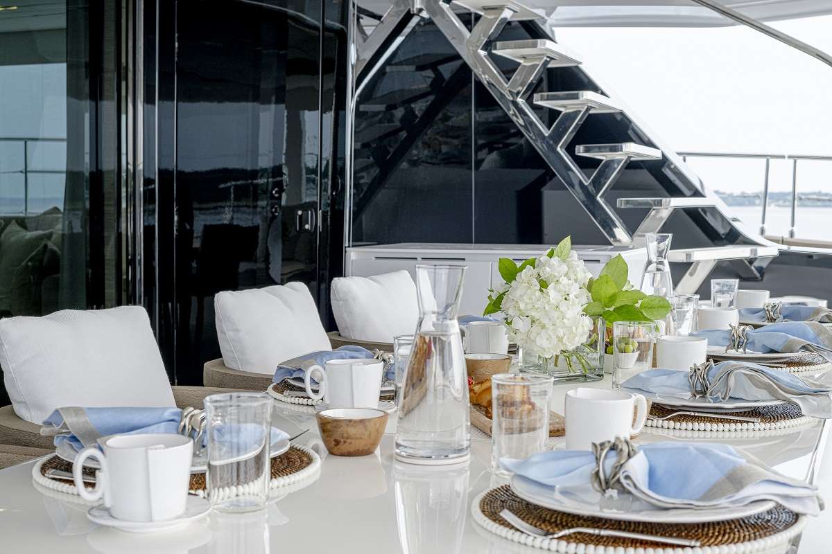 205 Aft Deck Dining.jpg