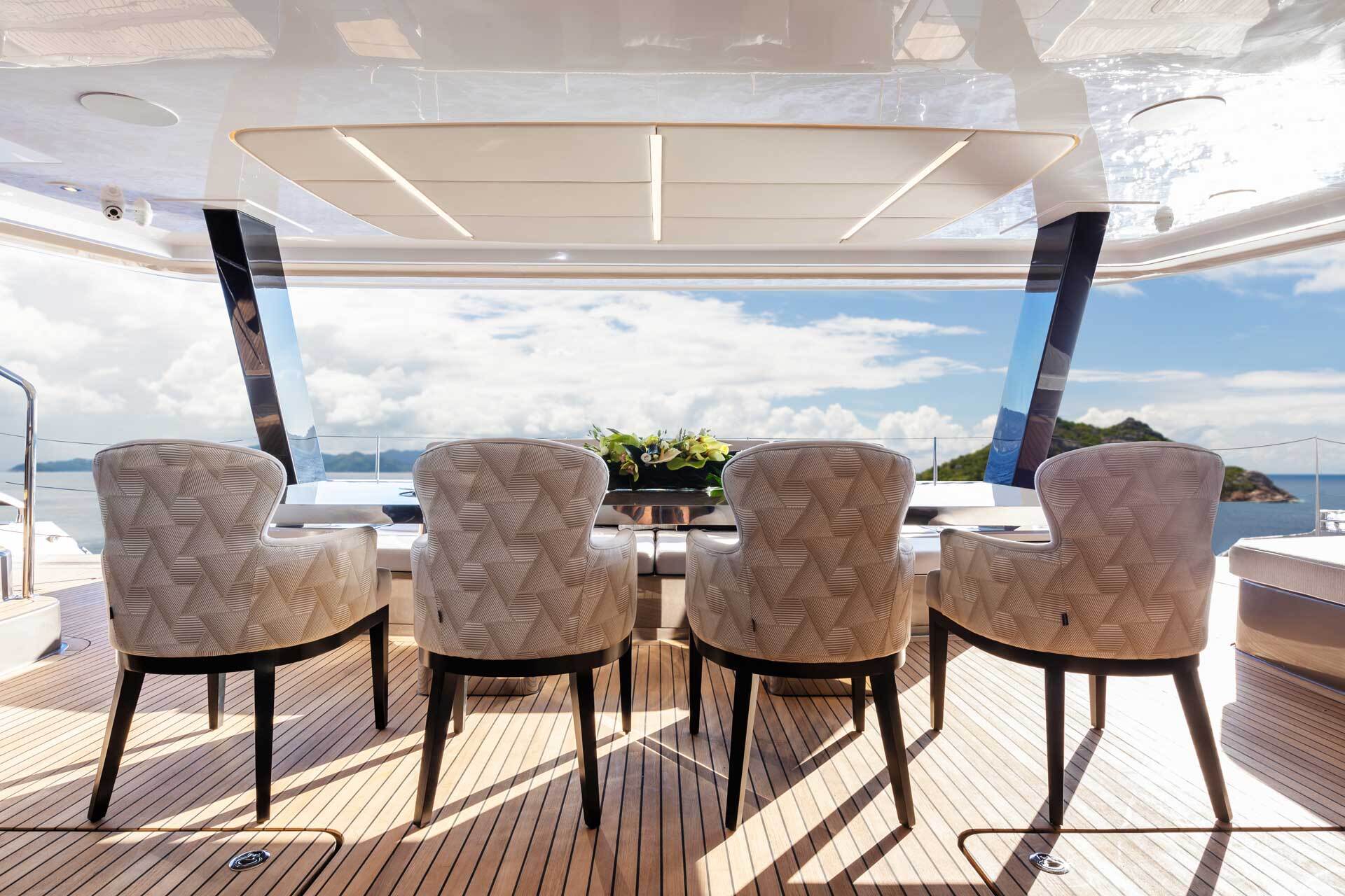 205 Aft dining setting.jpg