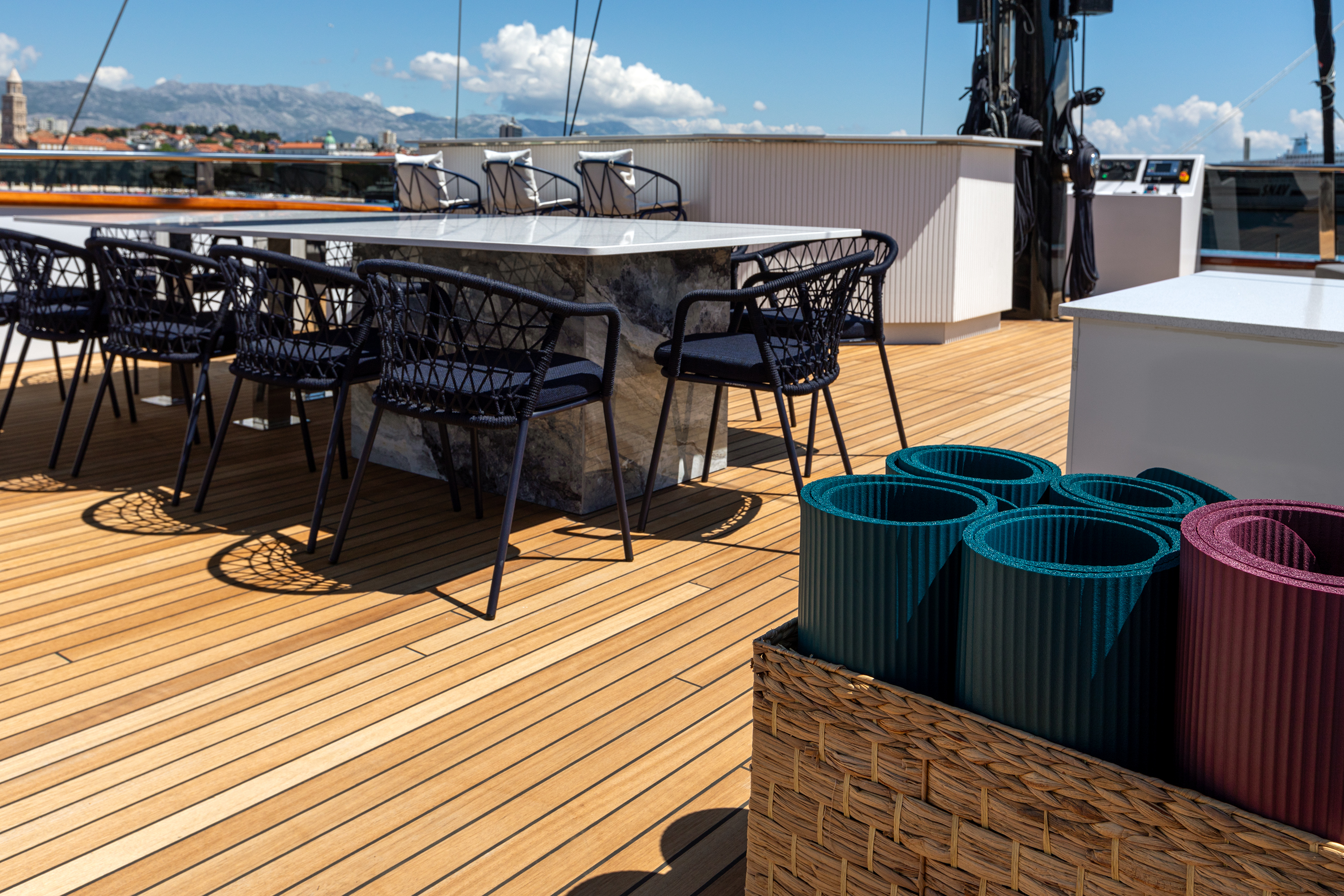 205 Al fresco entertainment on the sun deck.jpg