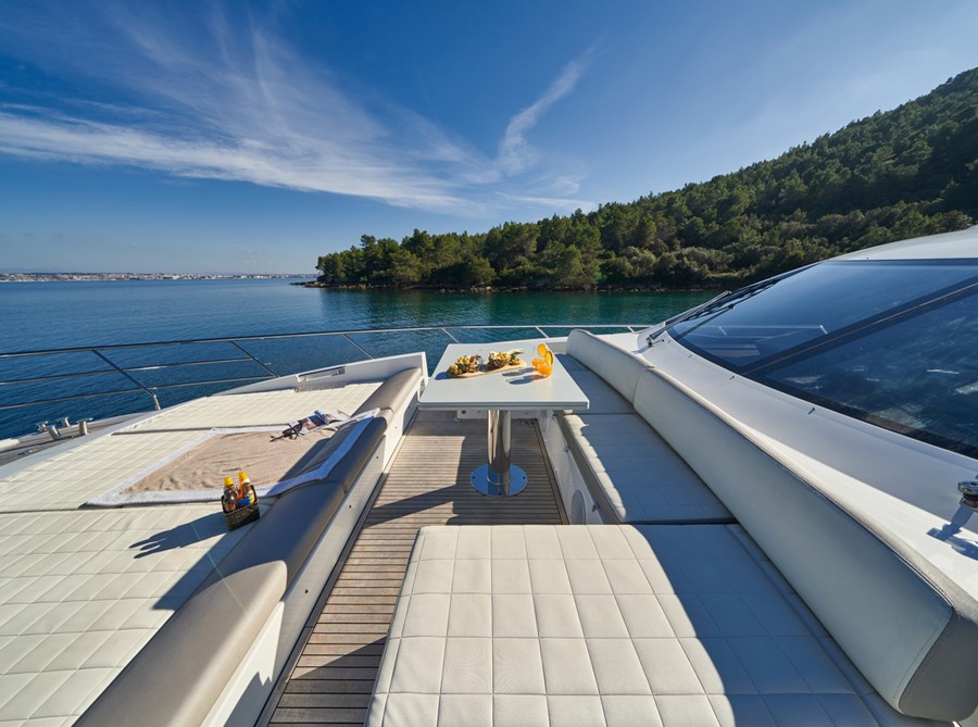 205 Bow deck with table and sun pads.jpg