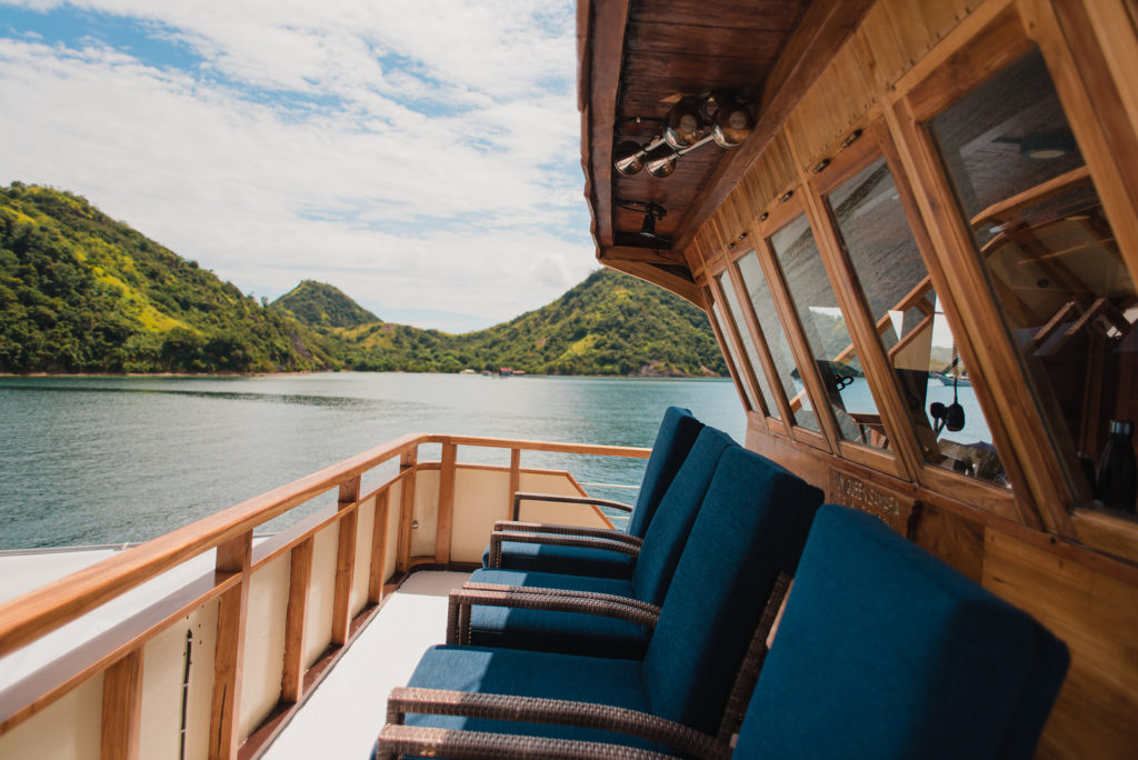 205 Deck seating.jpg