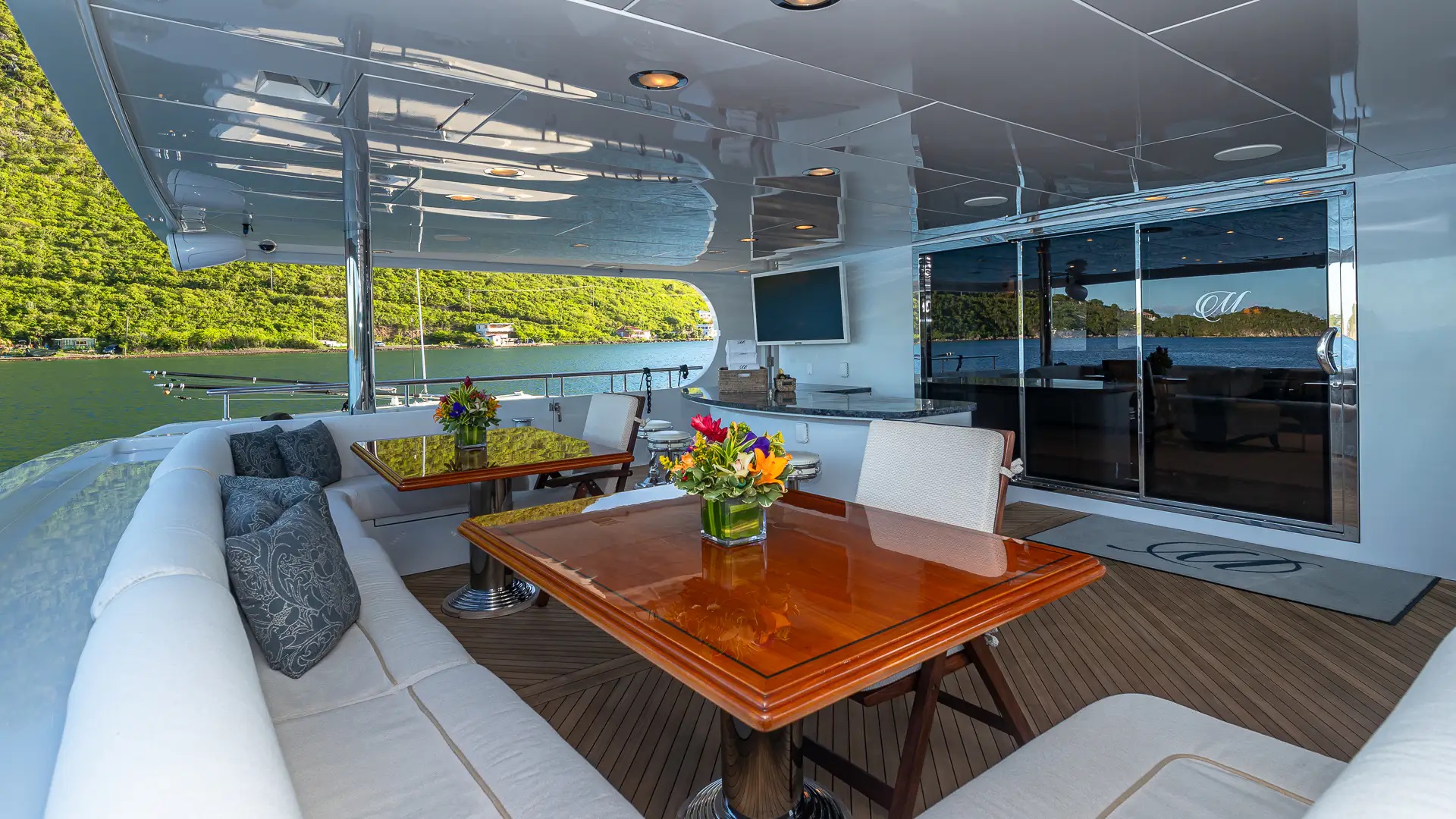 205 Dining on Main deck.jpg
