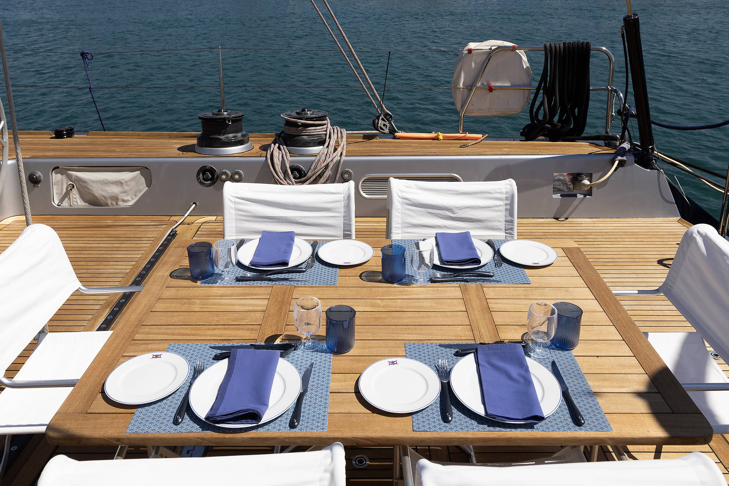 205 Dinner setting al fresco.jpg