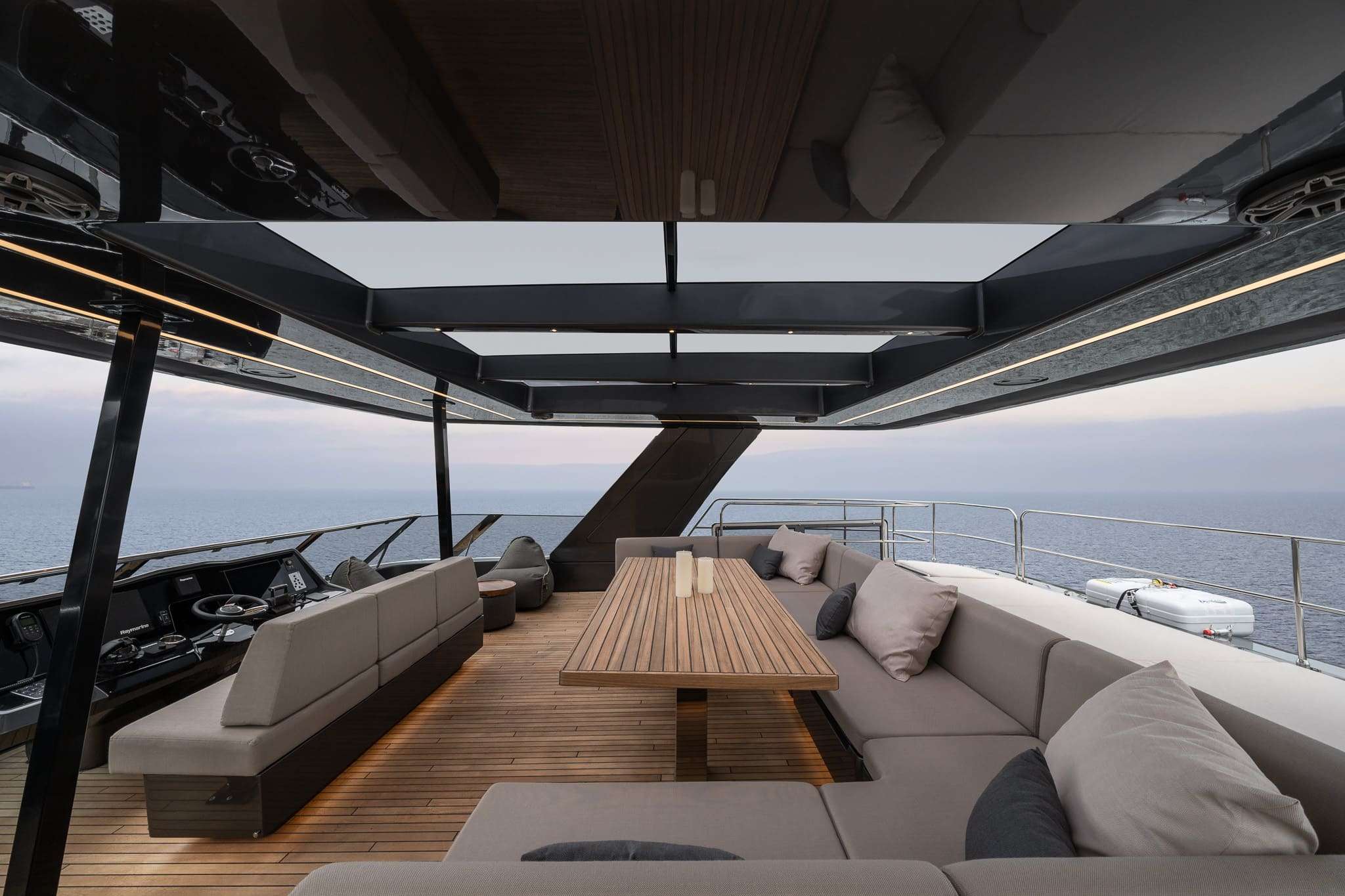 205 Flybridge.jpg