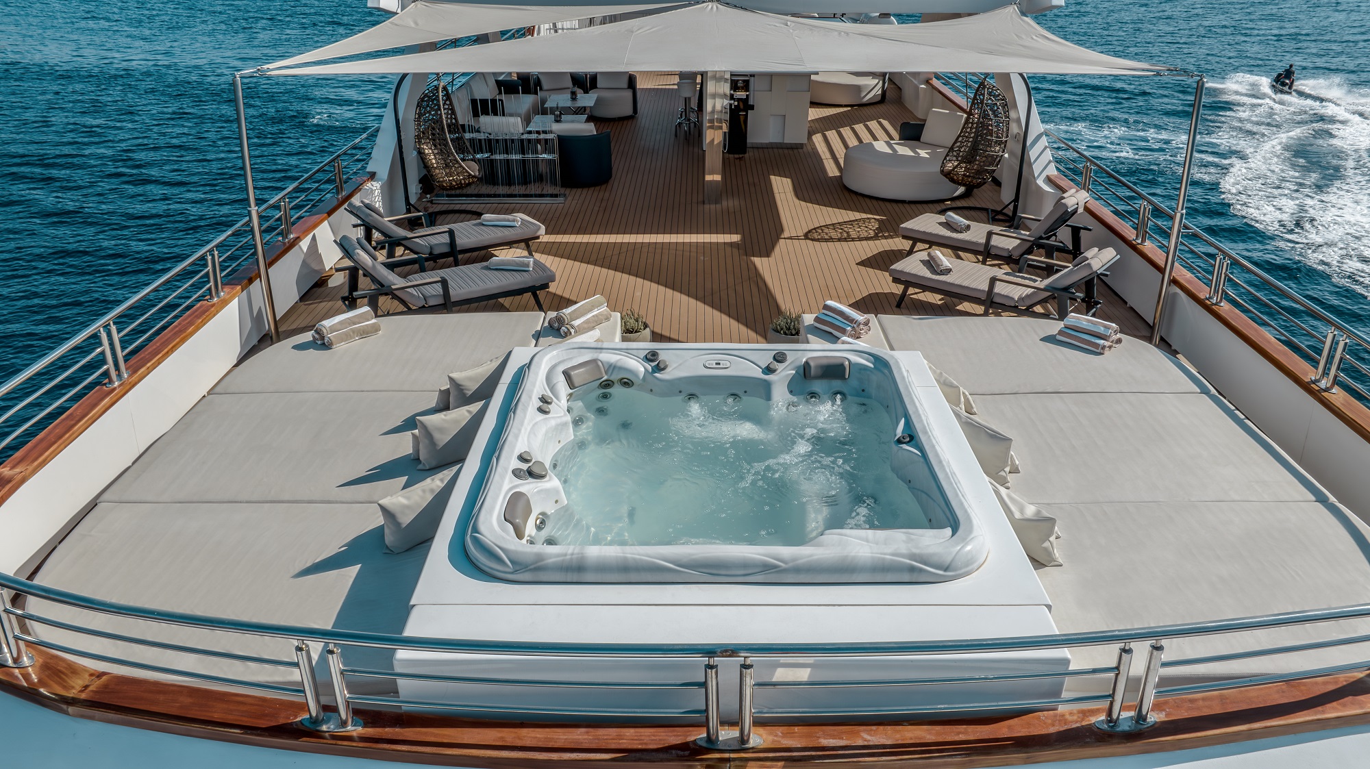 205 Jacuzzi on the sun deck.jpg