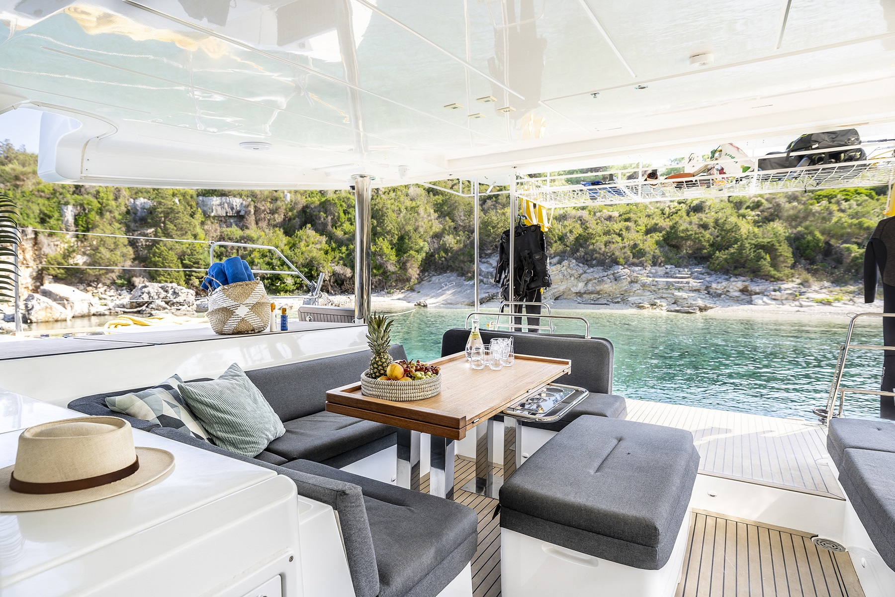 205 Main deck dining and seating.jpg