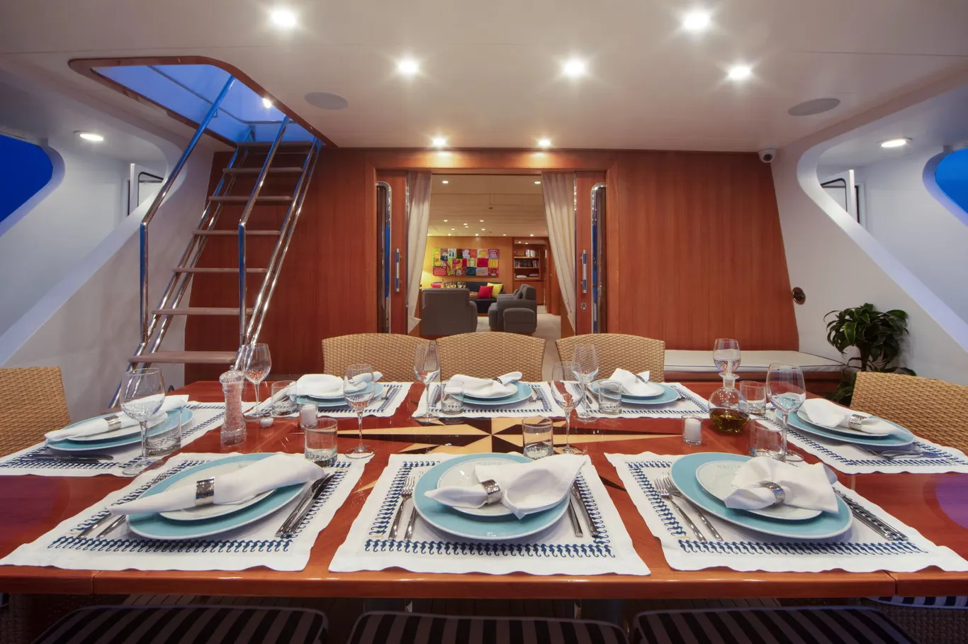 205 Main deck dining.png