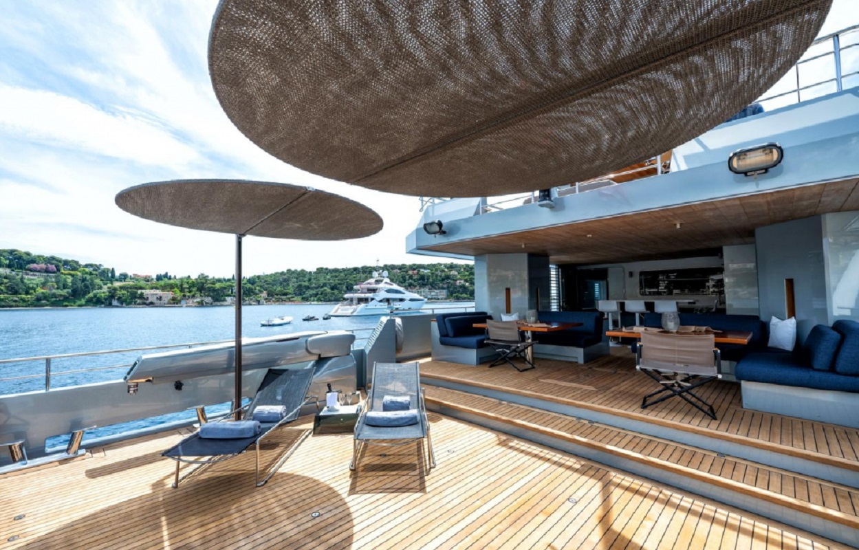 205 Main deck sun beds and lounge.jpg