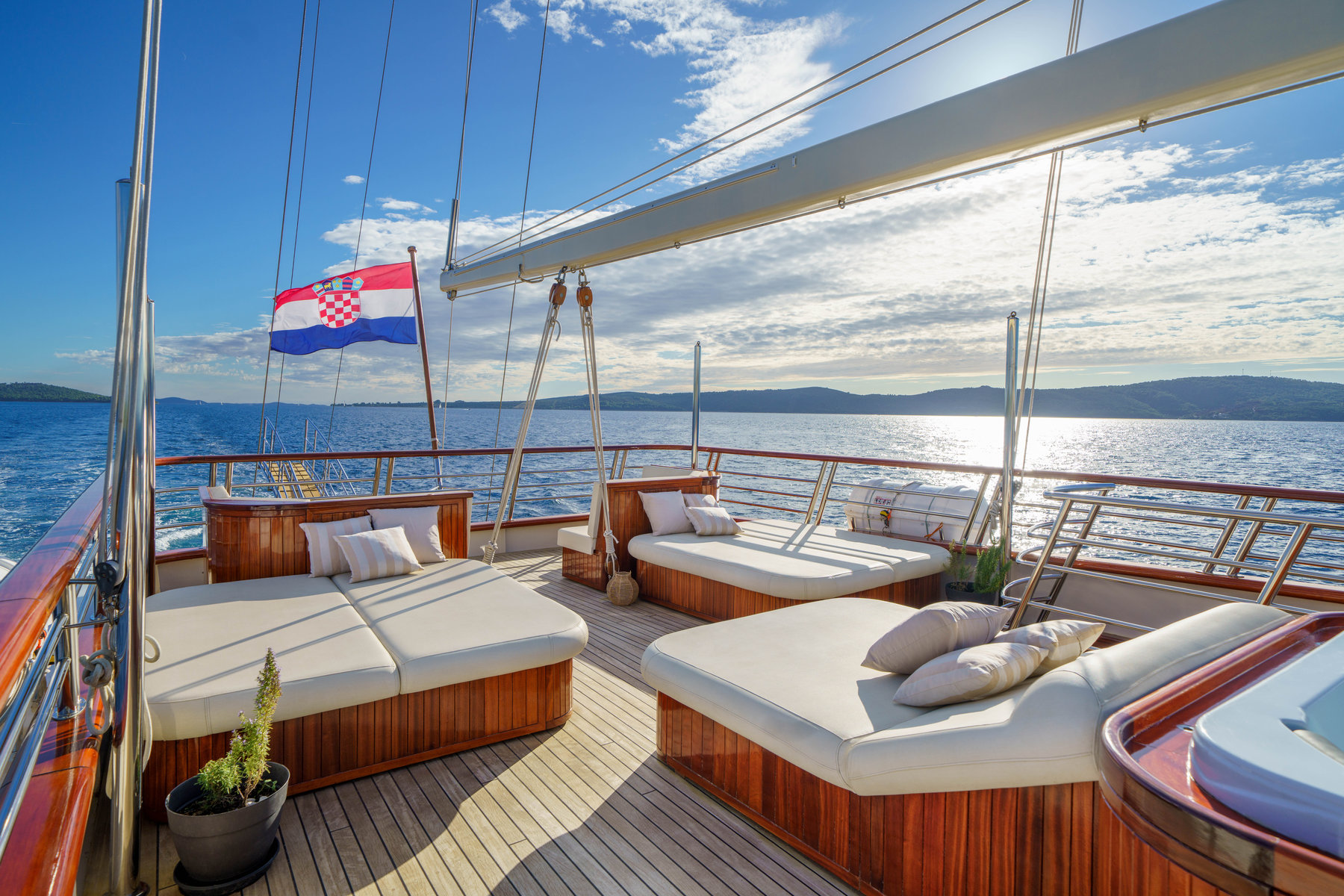 205 SON DE MAR - sun deck sun pads.jpg