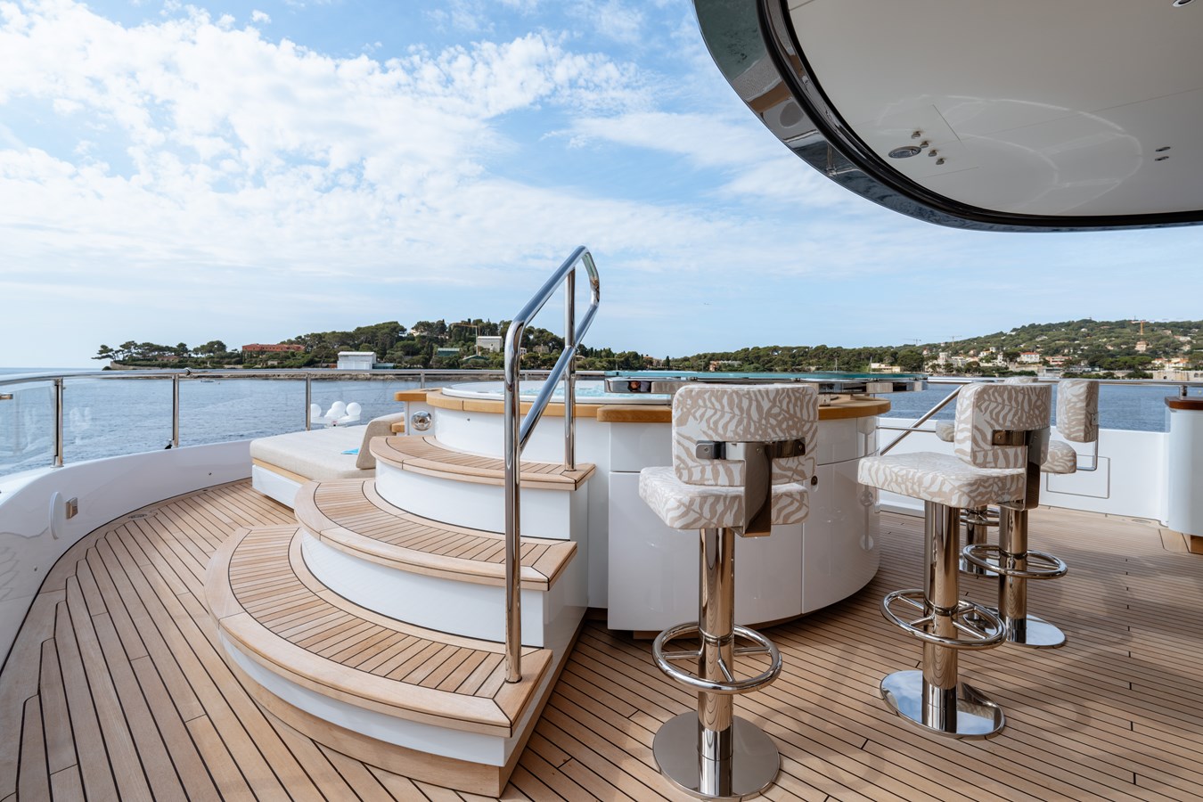 205 Sun deck forward.jpg