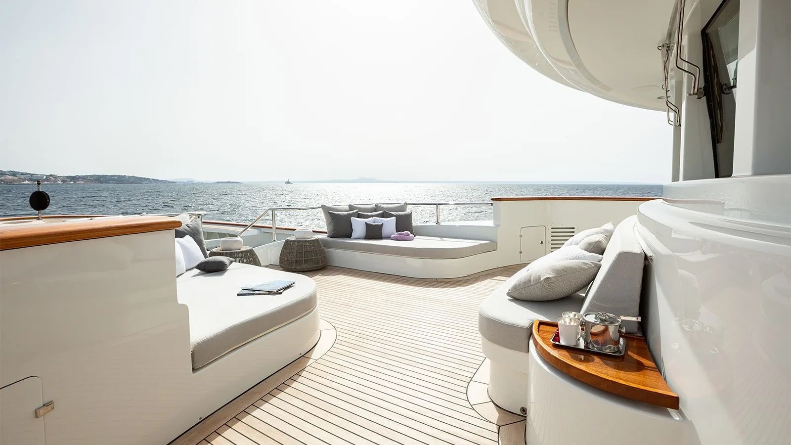 205 Upper bow deck.jpg