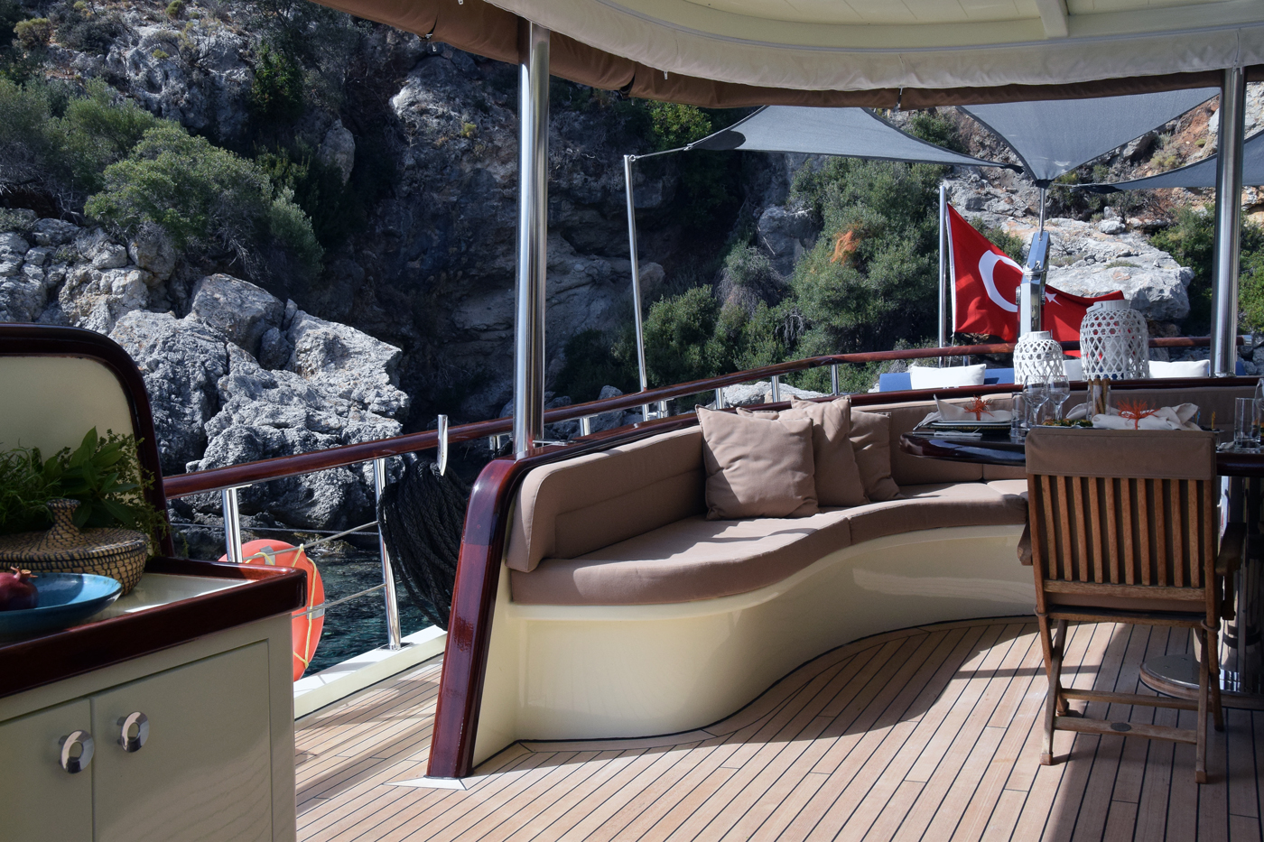 206 Aft seating detail.jpg