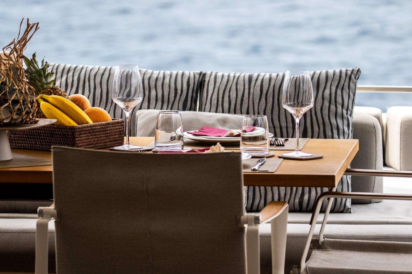 206 Deck dining.jpg