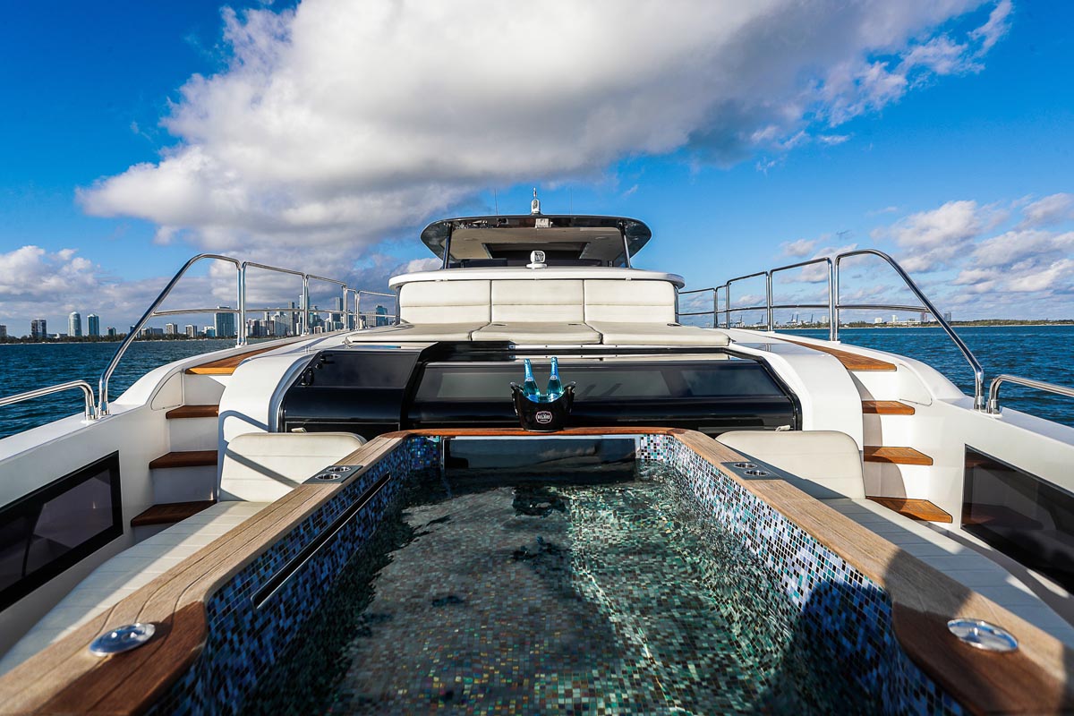 206 Foredeck plunge pool.jpg