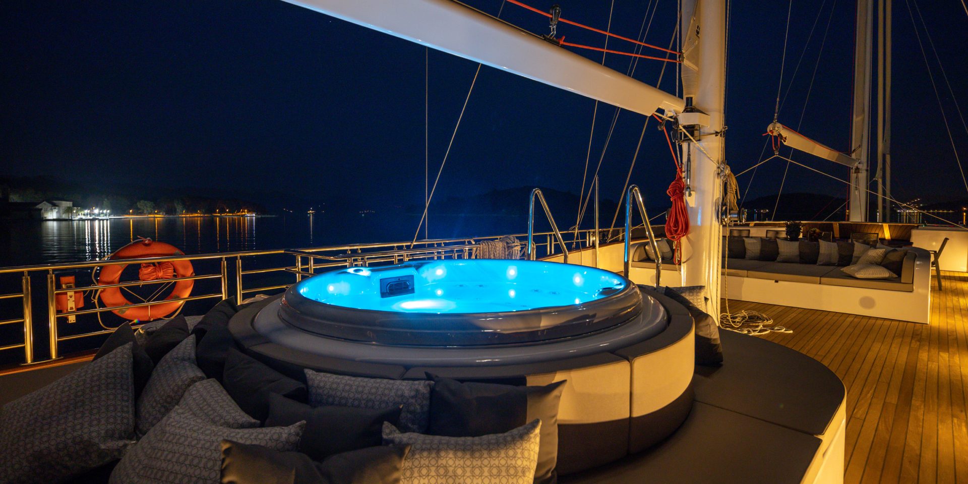 206 Jaccuzi at night.jpg