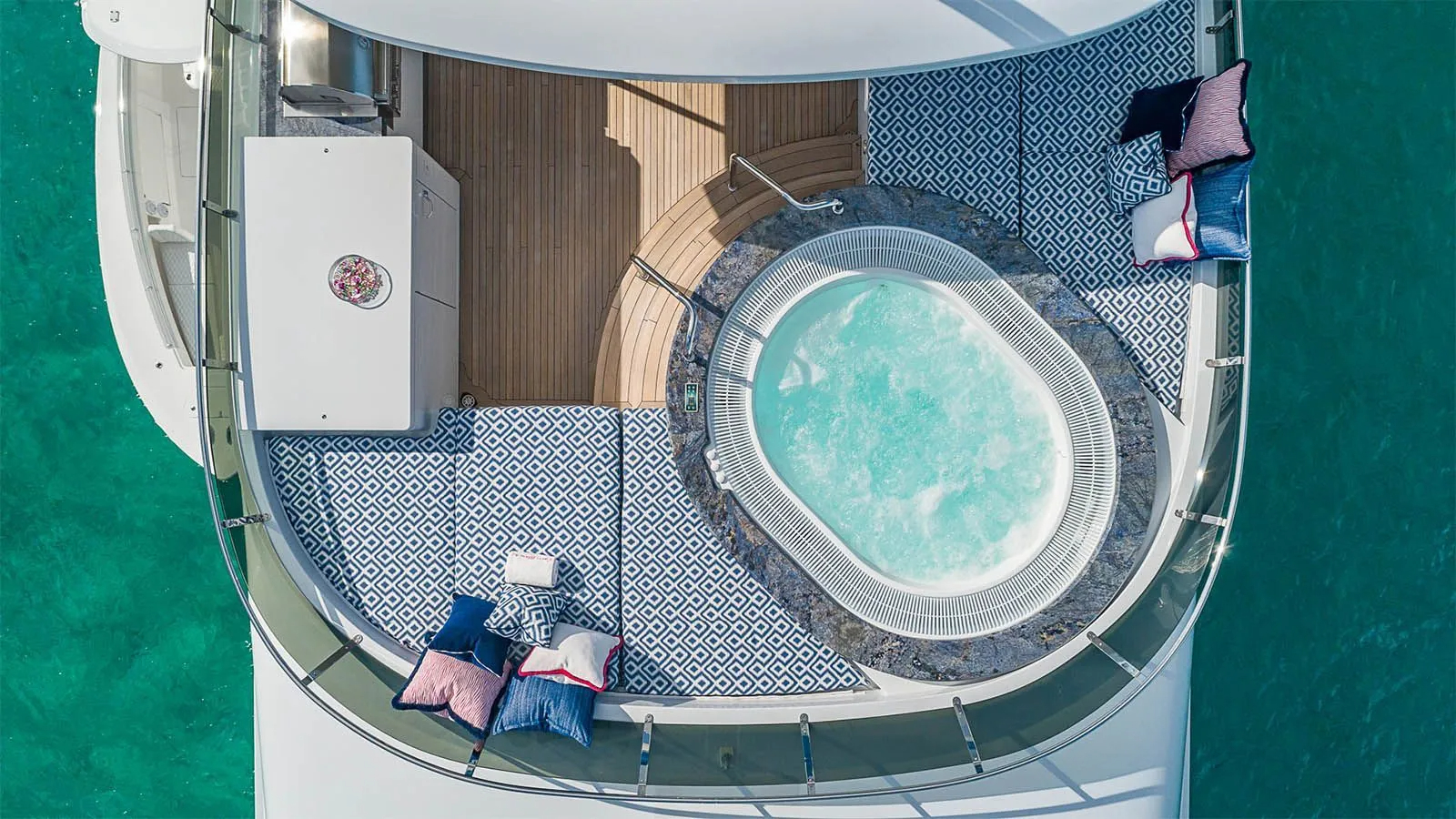 206 Jacuzzi on Sun deck.jpg