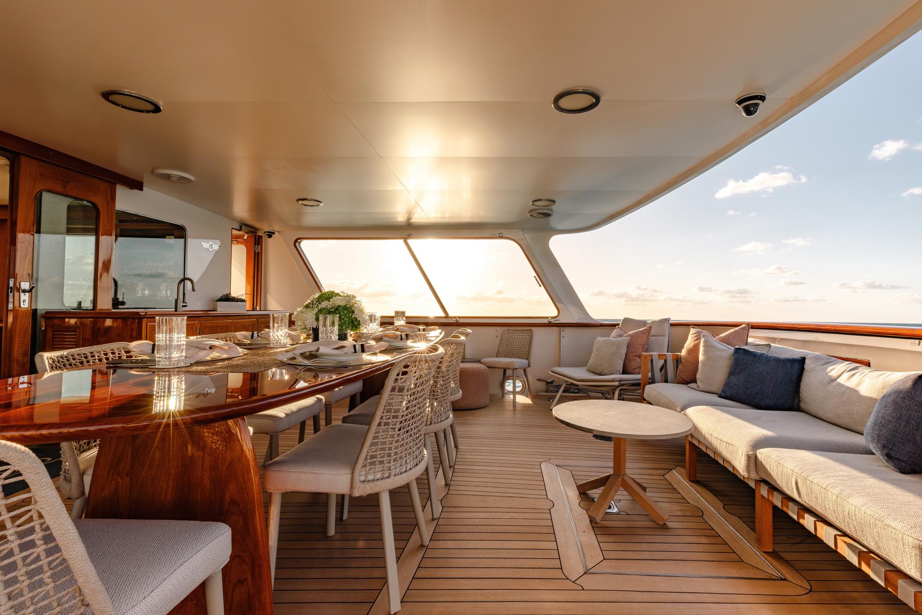 206 Main deck dining and seating.jpg